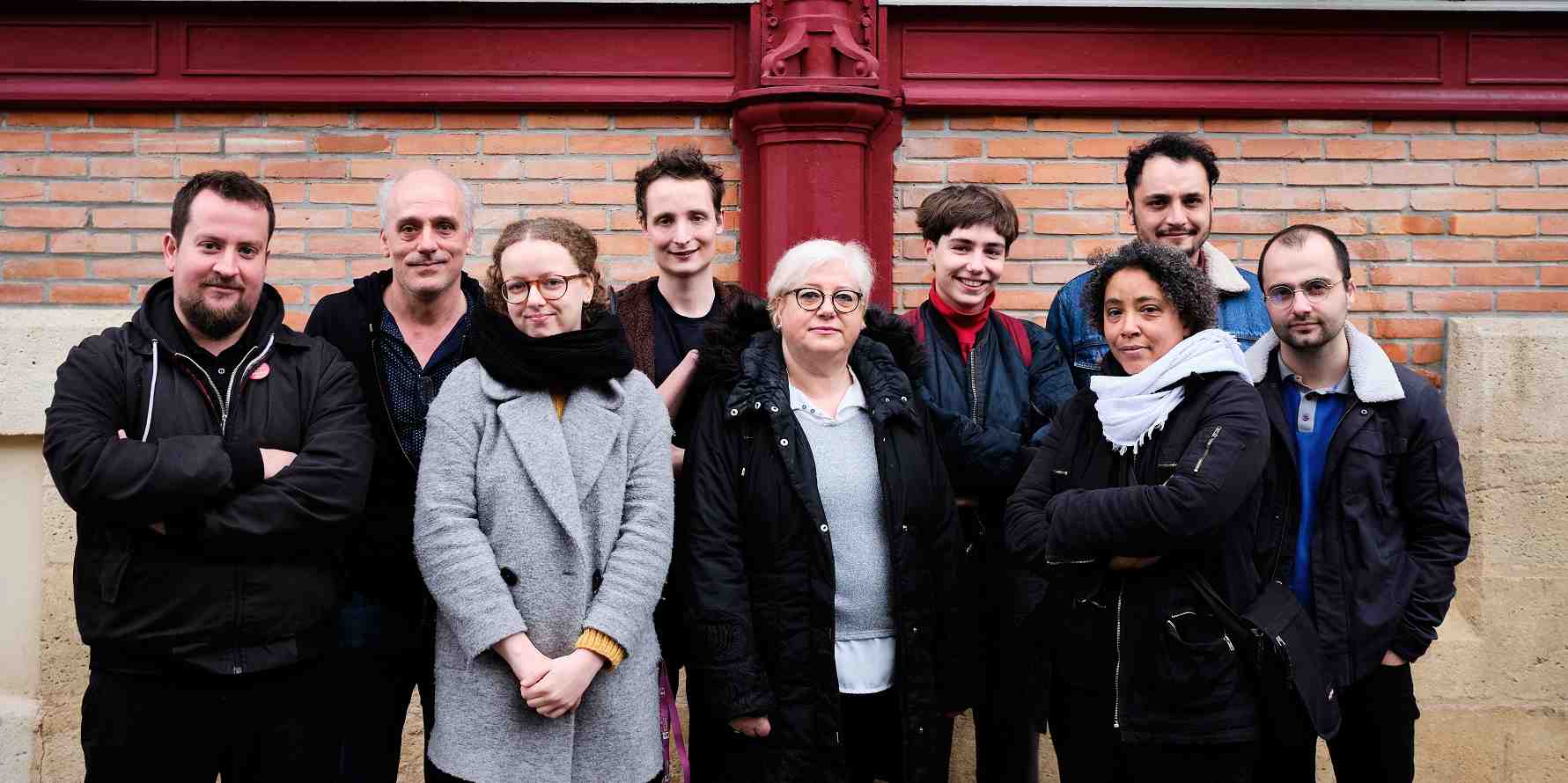Neuf des dix premiers colistiers présentés par Bordeaux en Luttes, Philippe Poutou est au second rang à gauche.