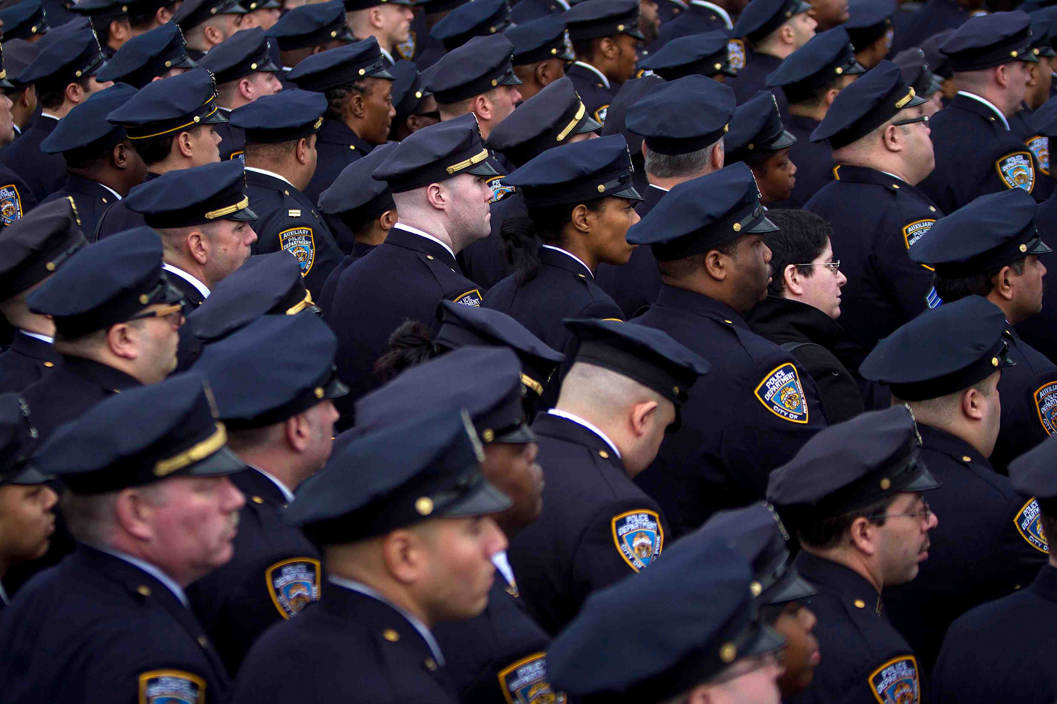 Des policiers new-yorkais tournent le dos au maire de blasio