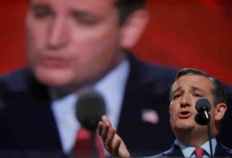 Ted cruz hue a cleveland pour son refus de soutenir trump