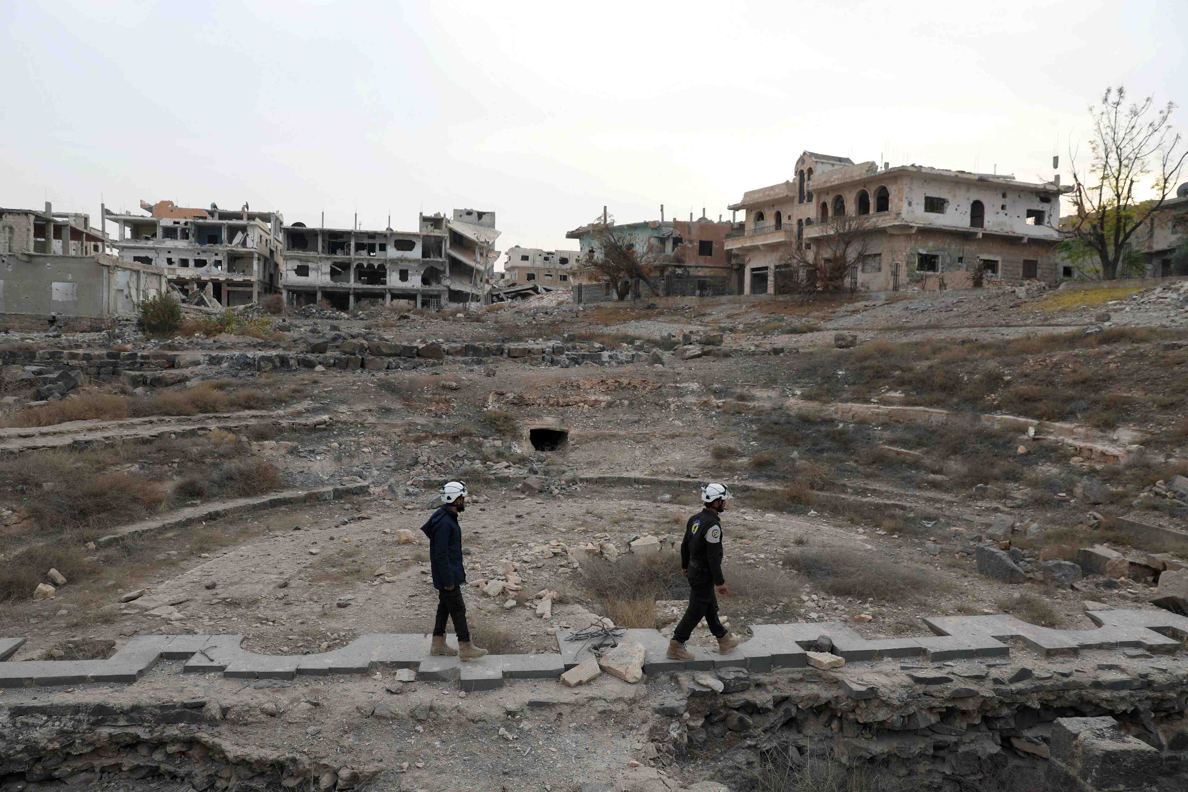 Des casques blancs syriens quittent la jordanie pour l'occident