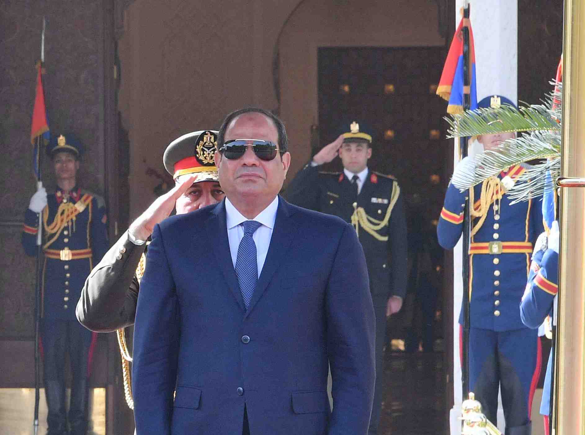 Macron accueilli en grande pompe au caire par sissi