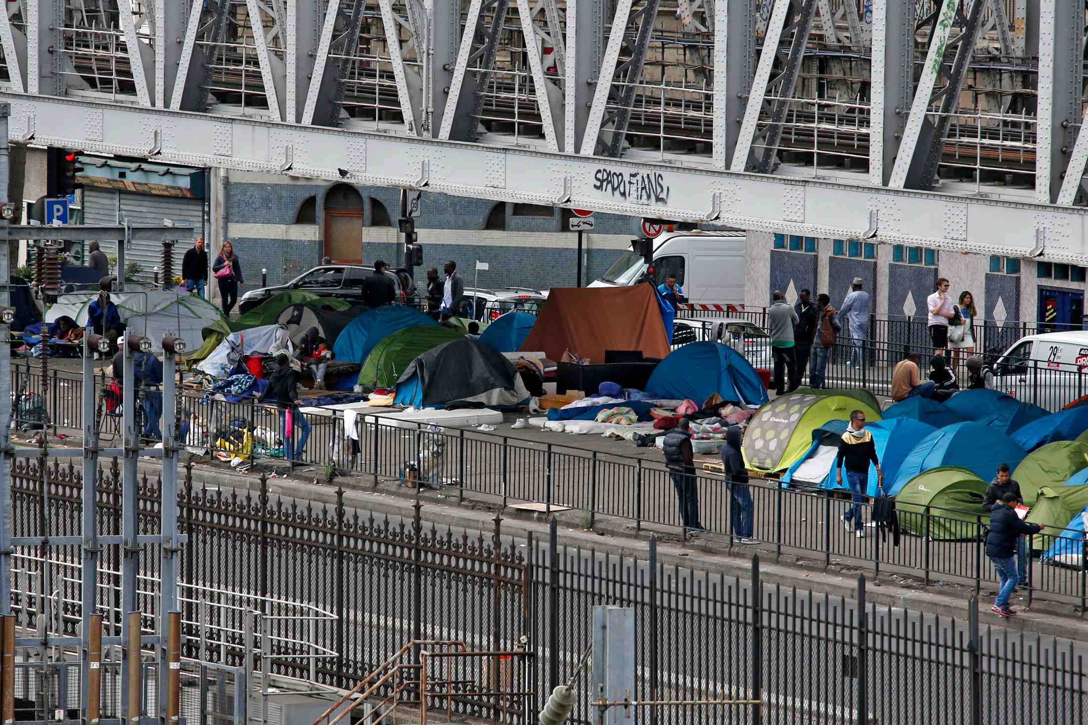 Cecile duflot critique la politique migratoire de la france