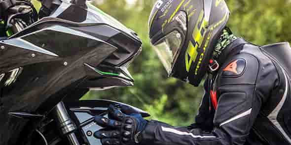 La start-up montpelliéraine Sheeld invente un dispositif connecté permettant notamment l'emergency-call pour les motos.