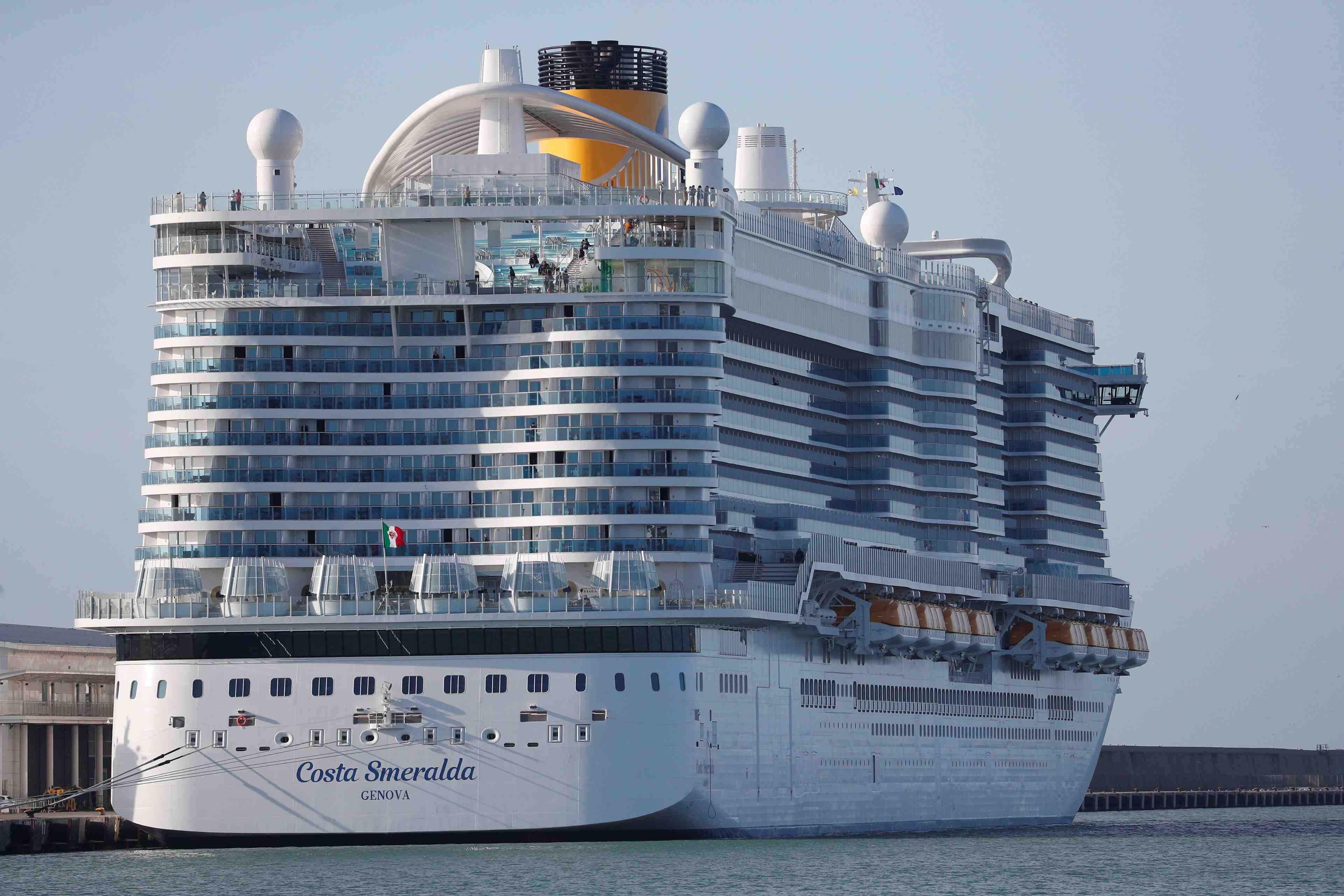 Coronavirus: six mille passagers retenus a bord d'un paquebot en italie