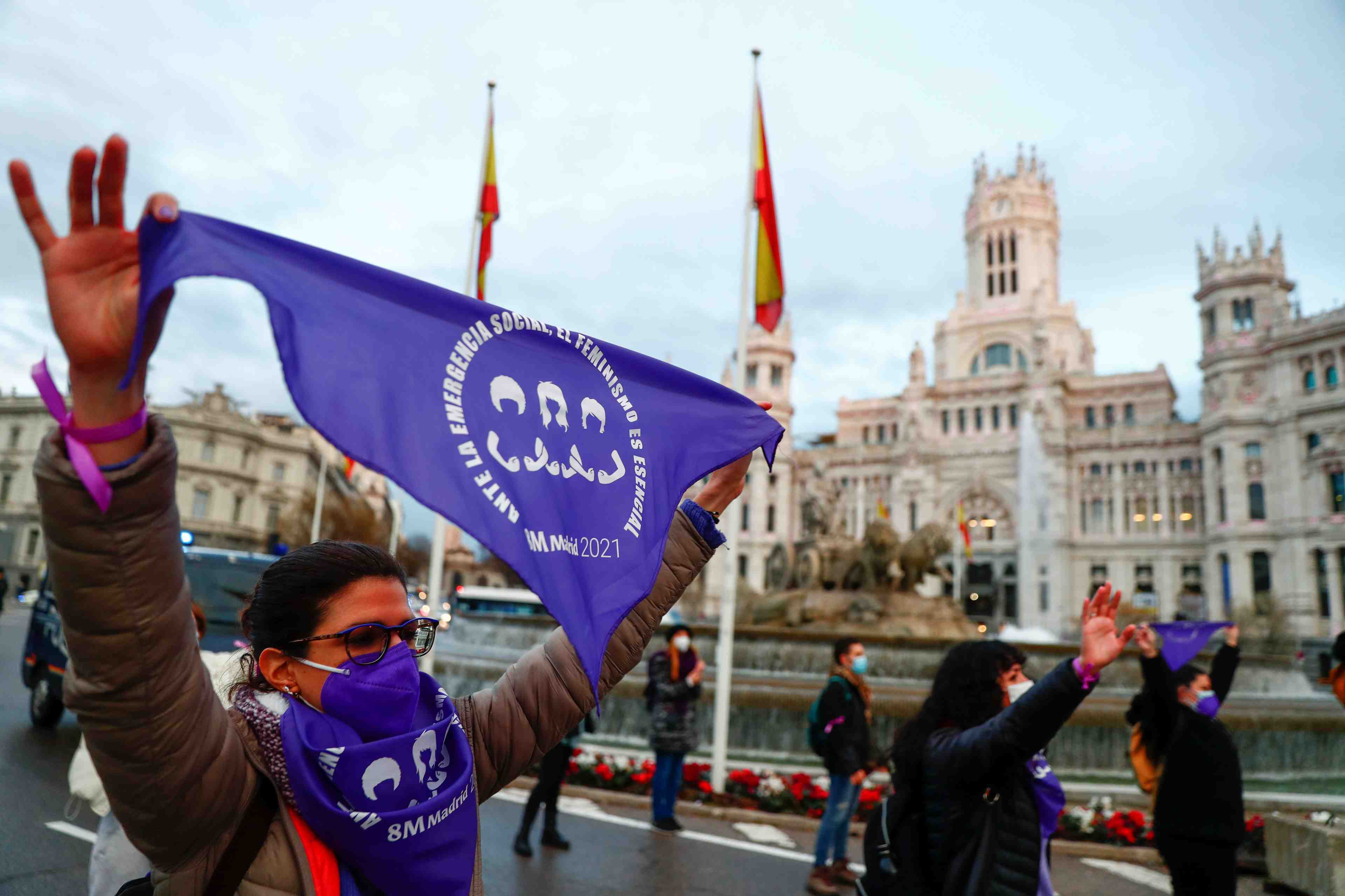 Des milliers de femmes manifestent en espagne pour reclamer l'egalite