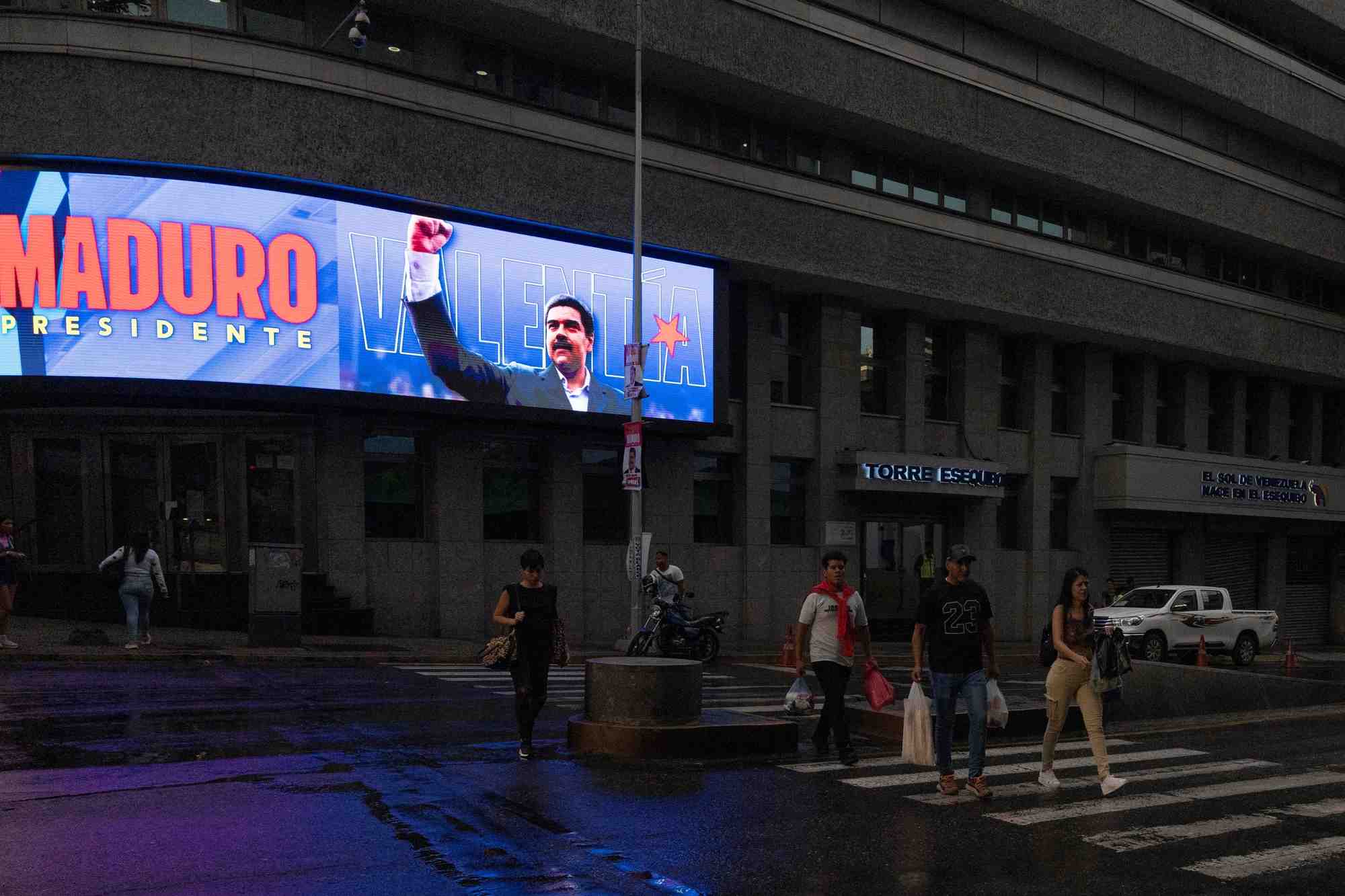 Une image du president venezuelien nicolas maduro dans la rue