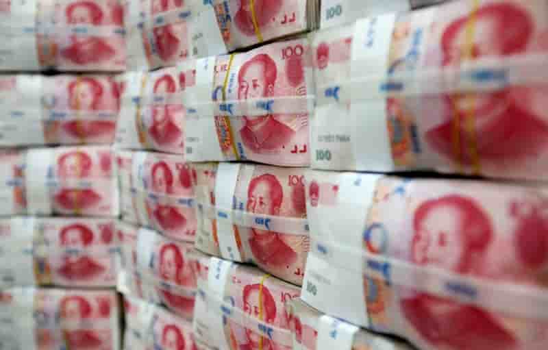 Le yuan chinois tombe a un plus bas de quatre ans
