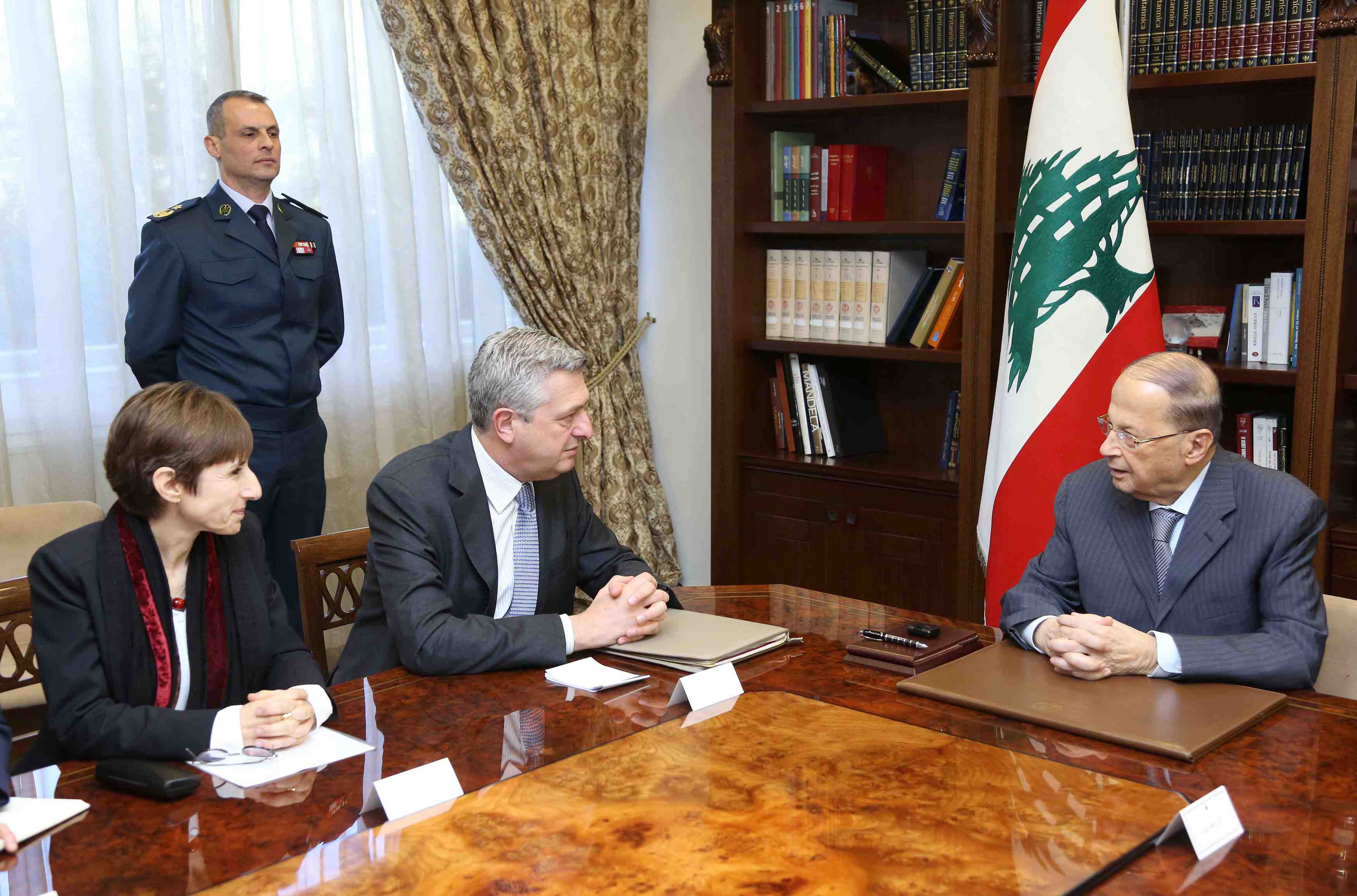 Le president libanais pour des zones reservees aux refugies