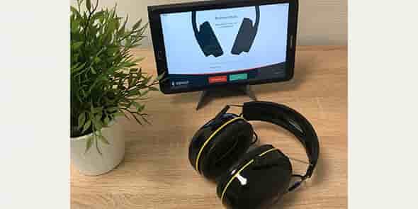 Le dispositif mis au point par SONUP comprend un casque et une application d'évaluation auditive simple et rapide.
