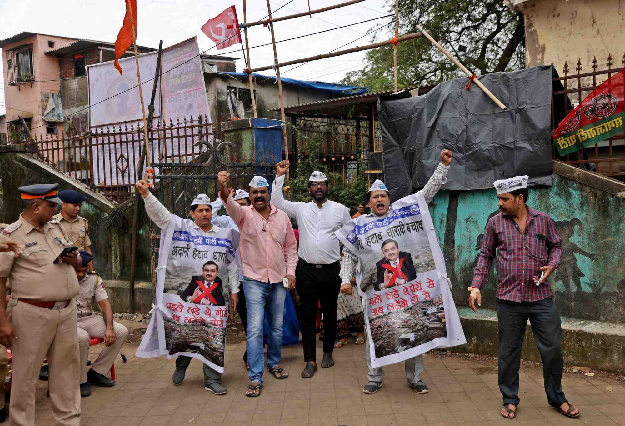 Photo d'archives des manifestants lors d'une manifestation contre le reamenagement de dharavi par le groupe adani a mumbai