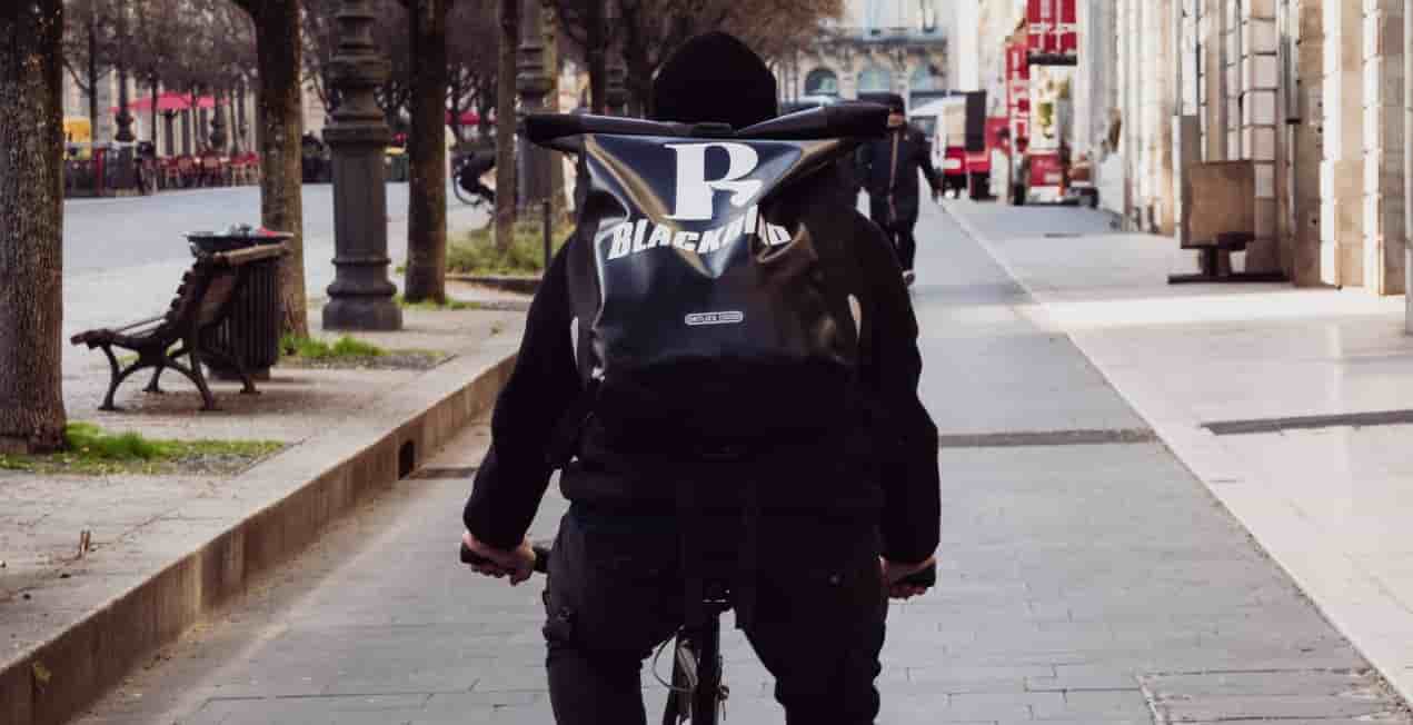La société bordelaise a assuré 60.000 livraisons de repas à vélo en trois ans mais cela reste une infime goutte d'eau face aux géants Deliveroo et Uber Eats.
