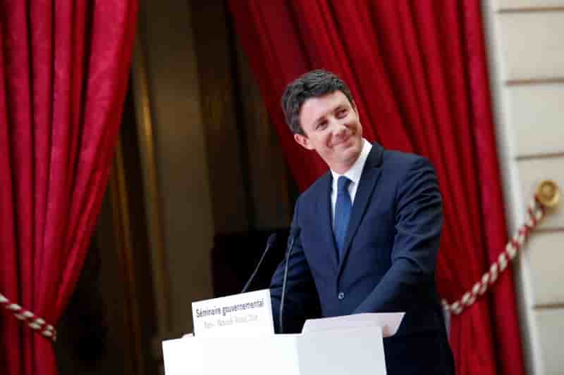 Le plan pauvrete mis en oeuvre "comme prevu" en 2019, dit griveaux