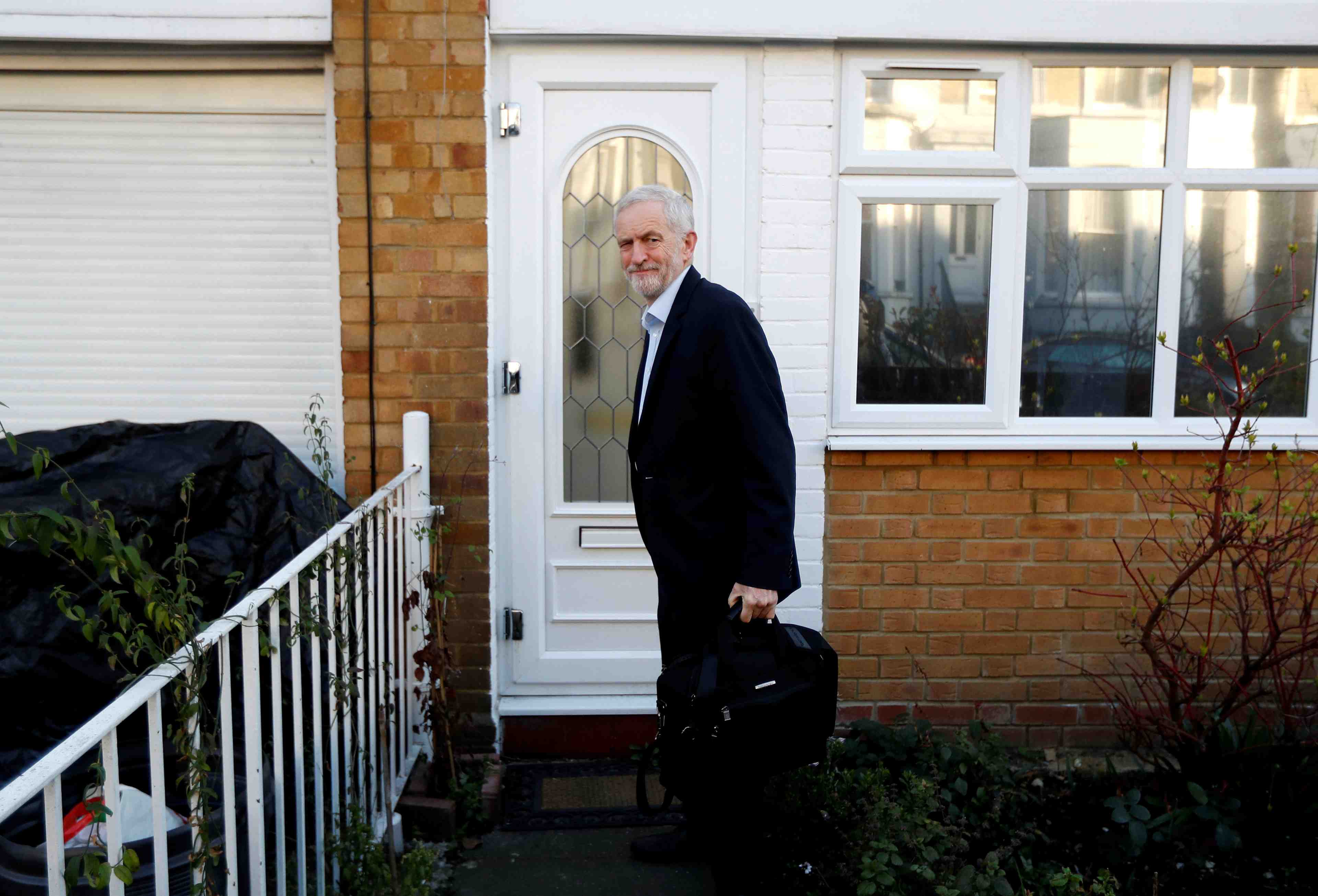 Brexit: corbyn appelle les deputes britanniques a rejeter l'accord de may