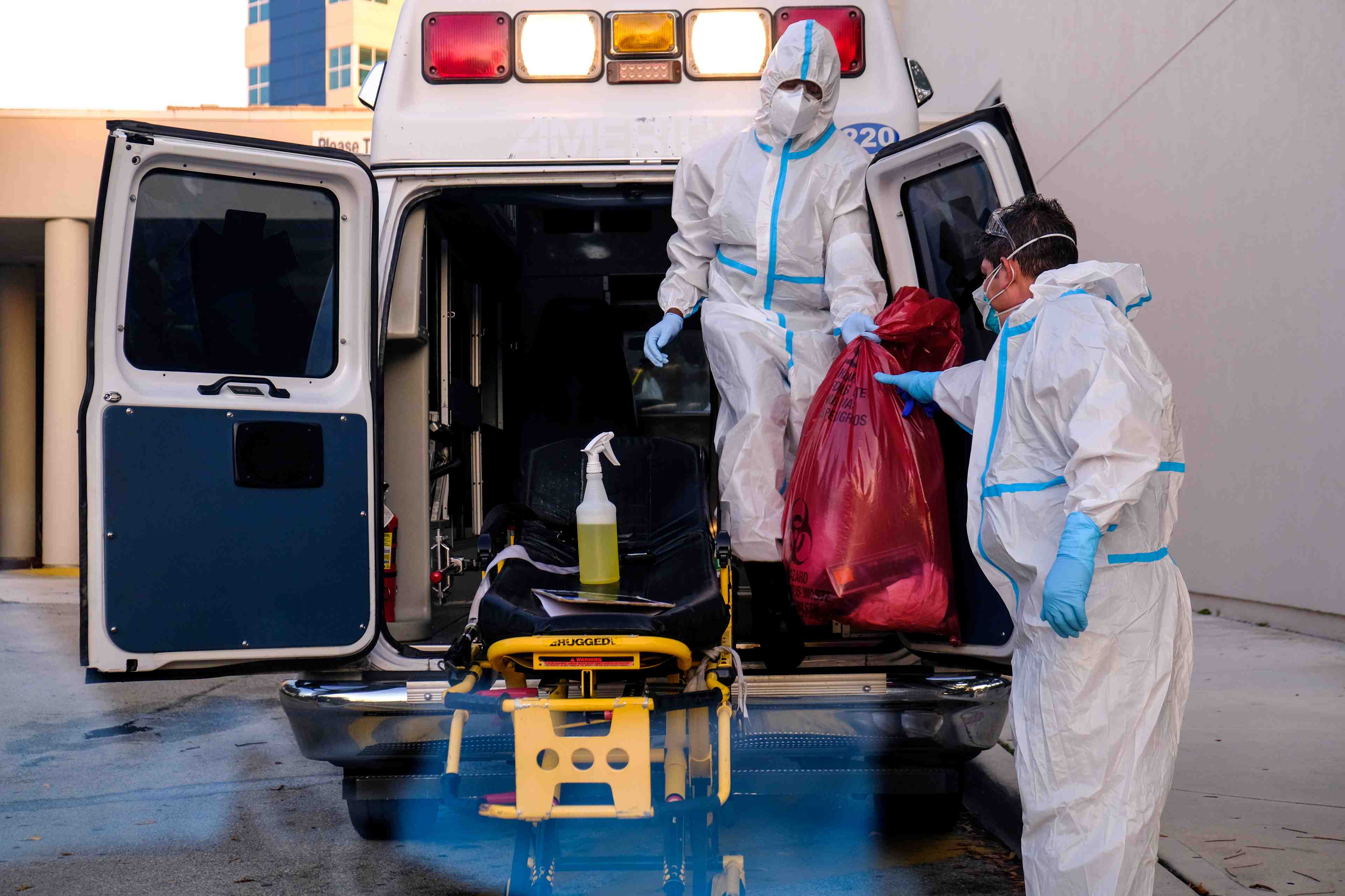 Coronavirus: hausse record des deces quotidiens dans trois etats americains