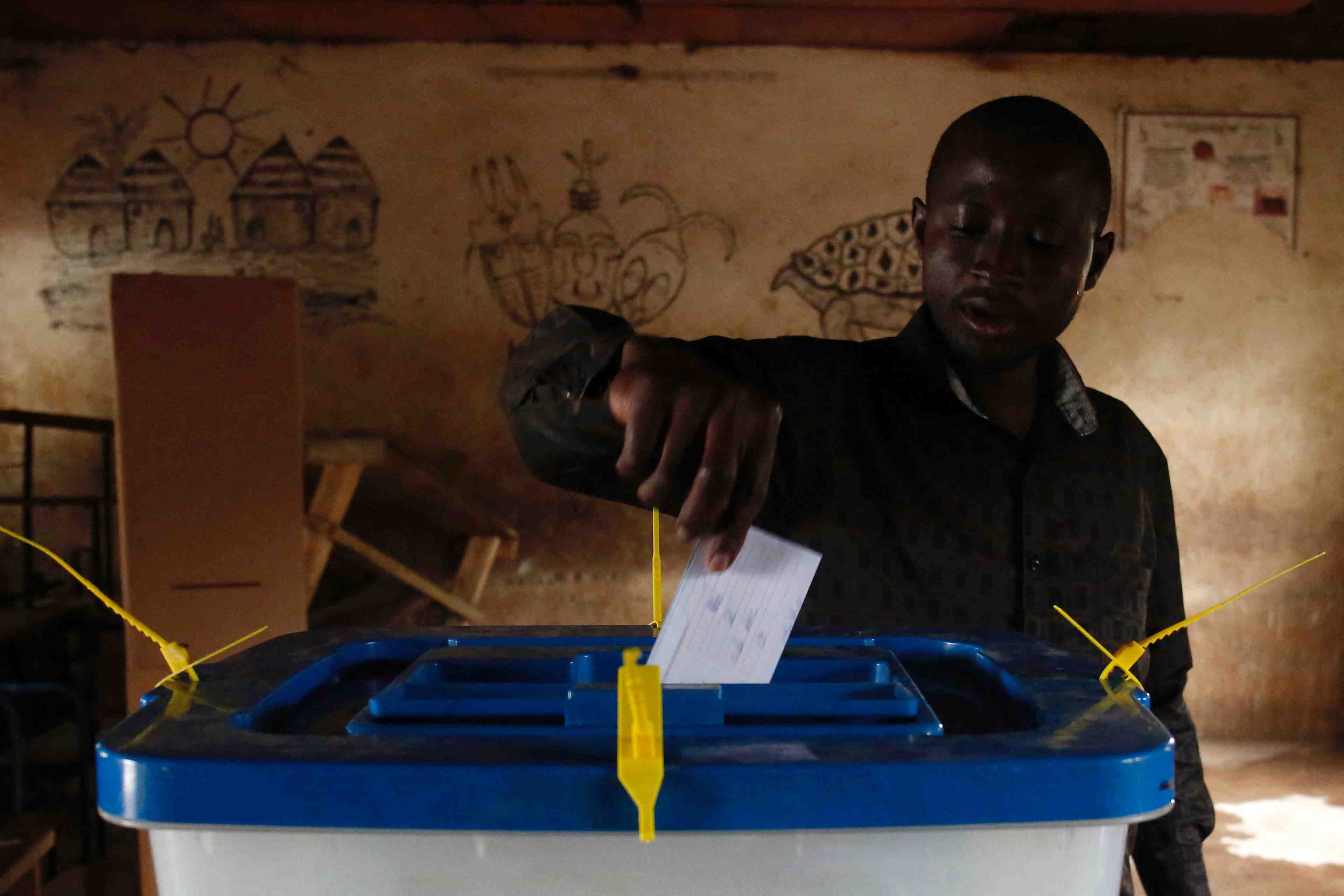 Mali: un report des elections, jusqu'a cinq ans, conseille par un panel