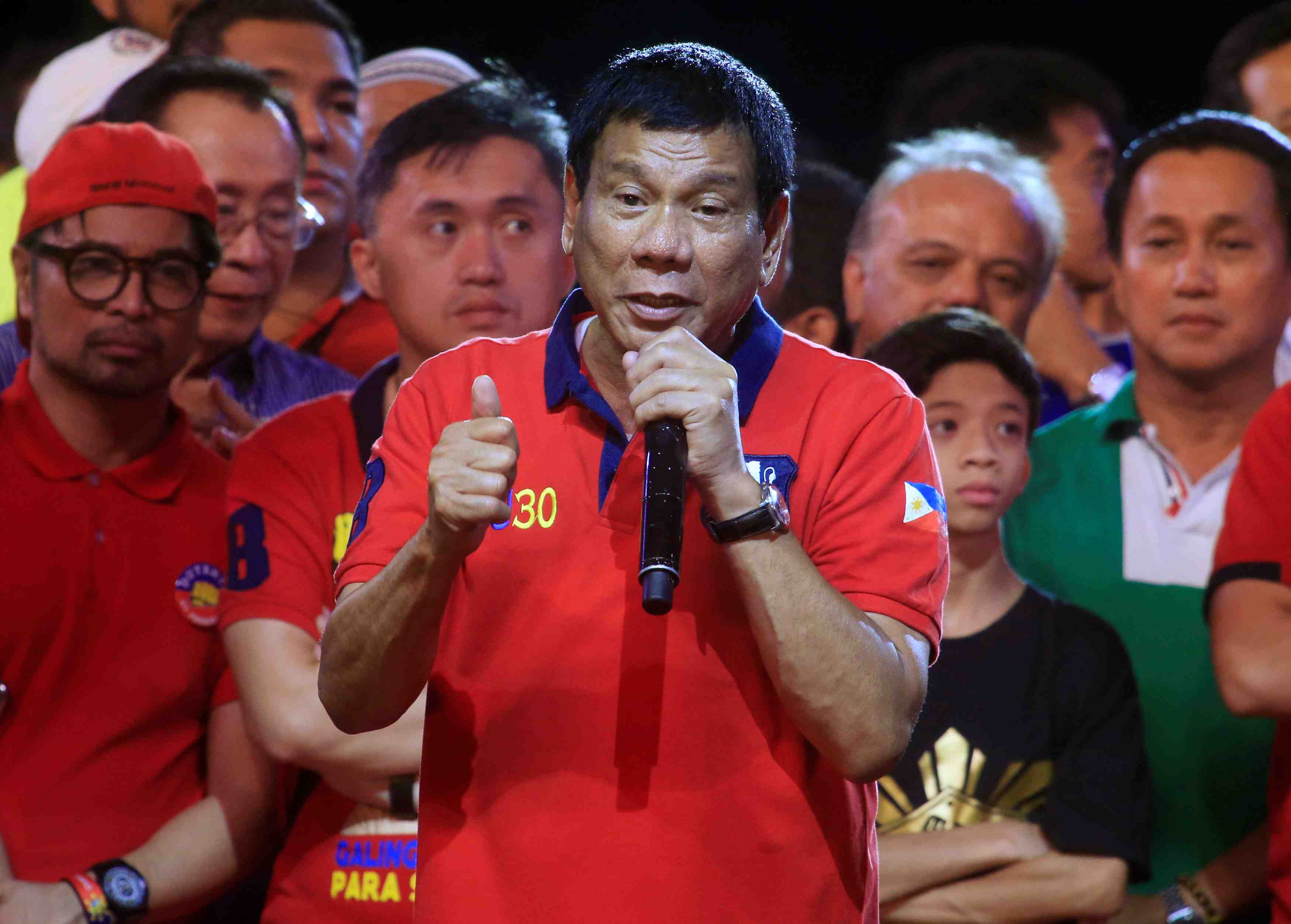Rodrigo duterte favori de la presidentielle aux philippines