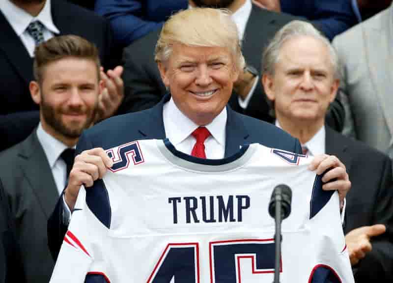 Donald trump entretient la polemique avec les joueurs de la nfl