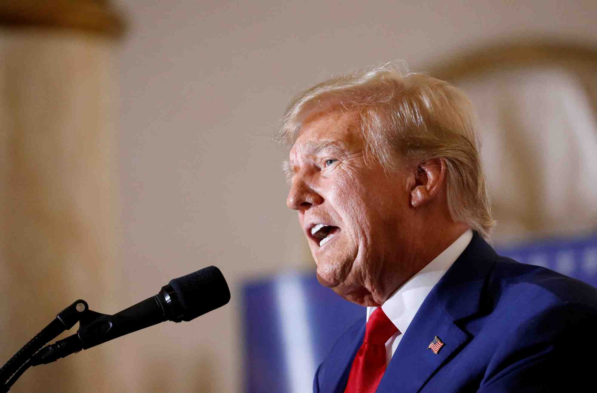 Donald trump a palm beach (etats-unis) apres sa mise en accusation