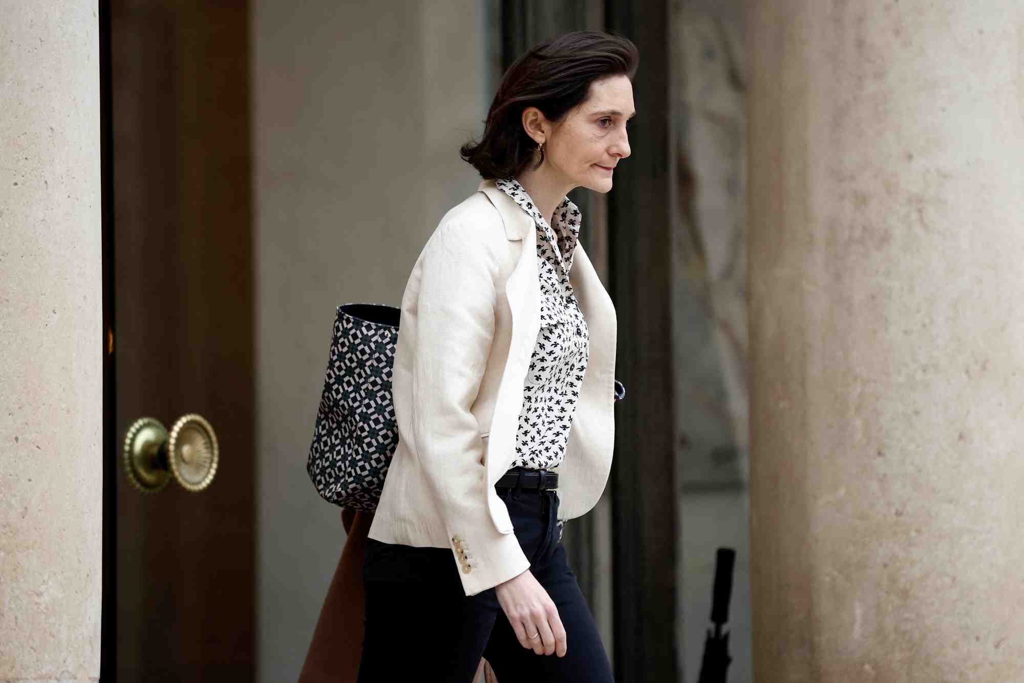 La nouvelle ministre francaise de l'education nationale, de la jeunesse, des sports et des jeux olympiques et paralympiques amelie oudea-castera, apres la reunion hebdomadaire du cabinet, au palais de l'elysee