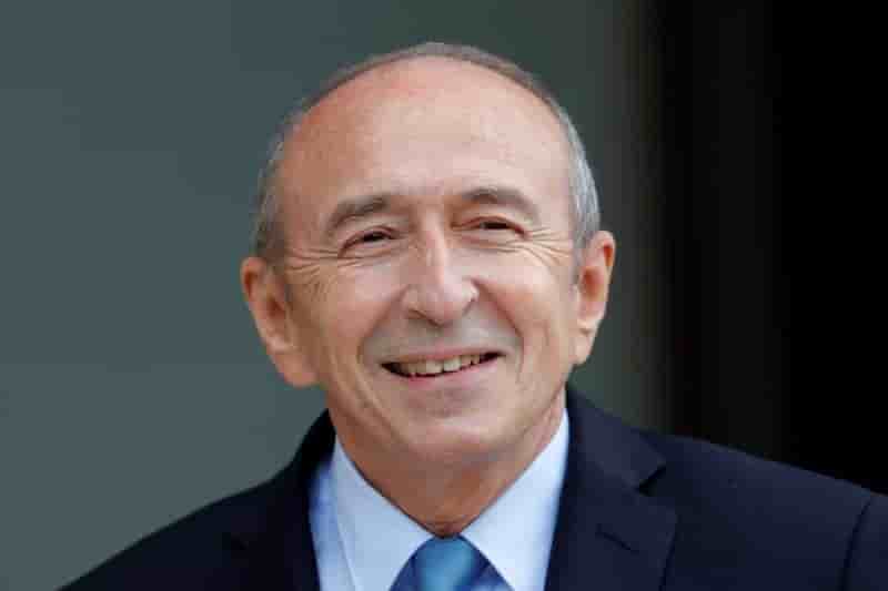Collomb s'assure de la securite du depart de la vuelta