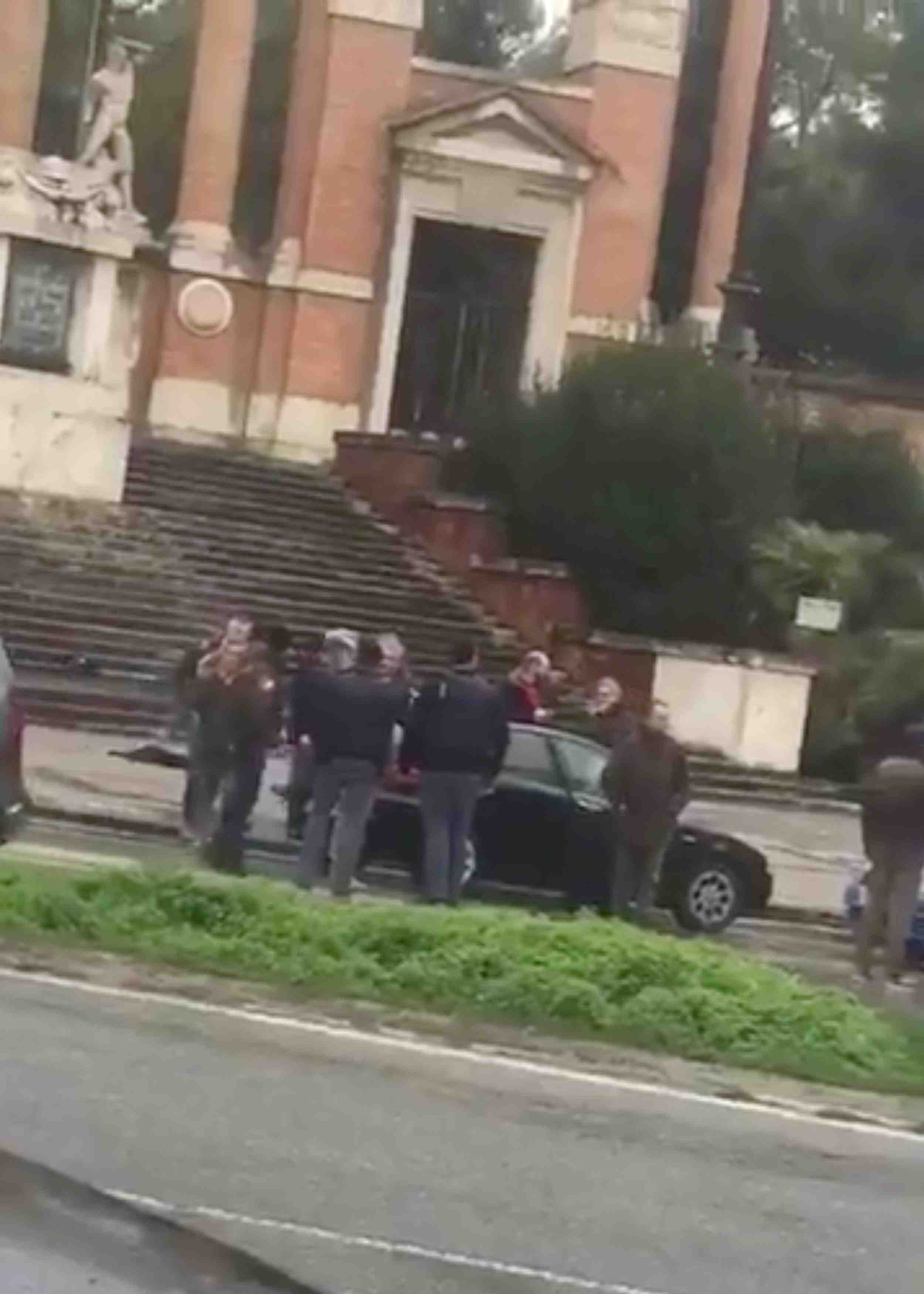 Un homme tire sur des migrants en italie