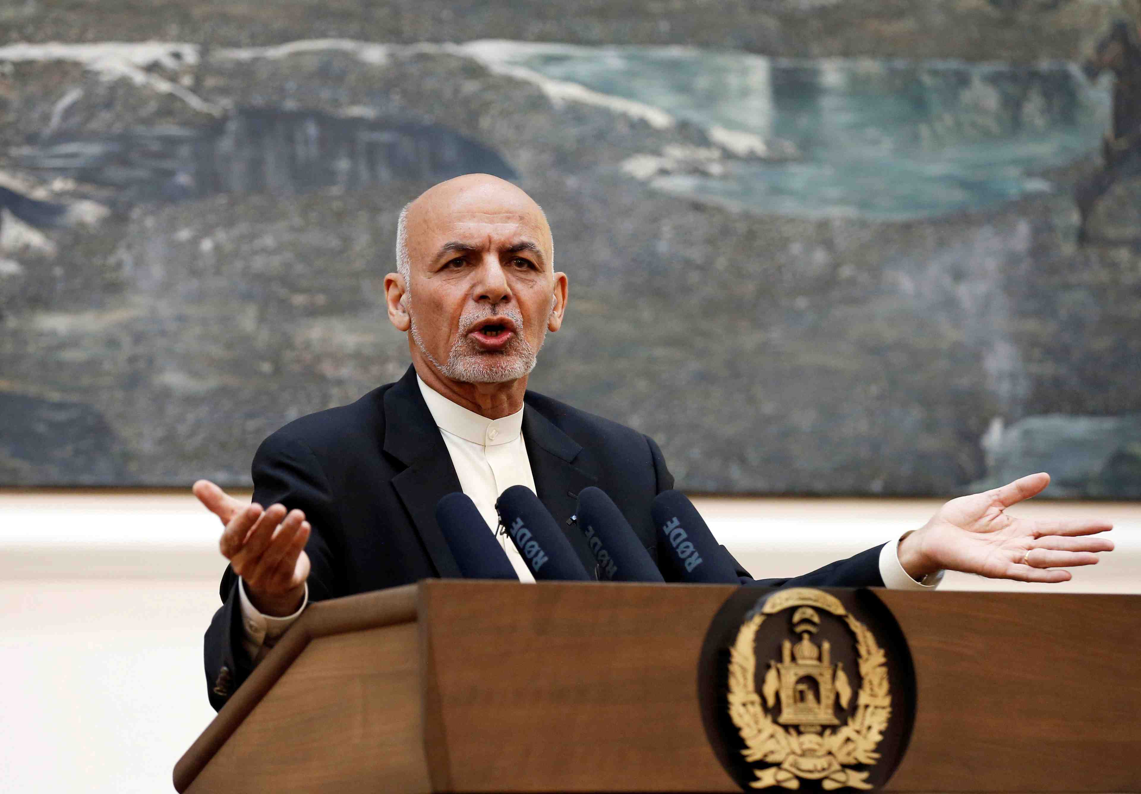 Le president afghan refuse la demission de sa hierarchie securitaire