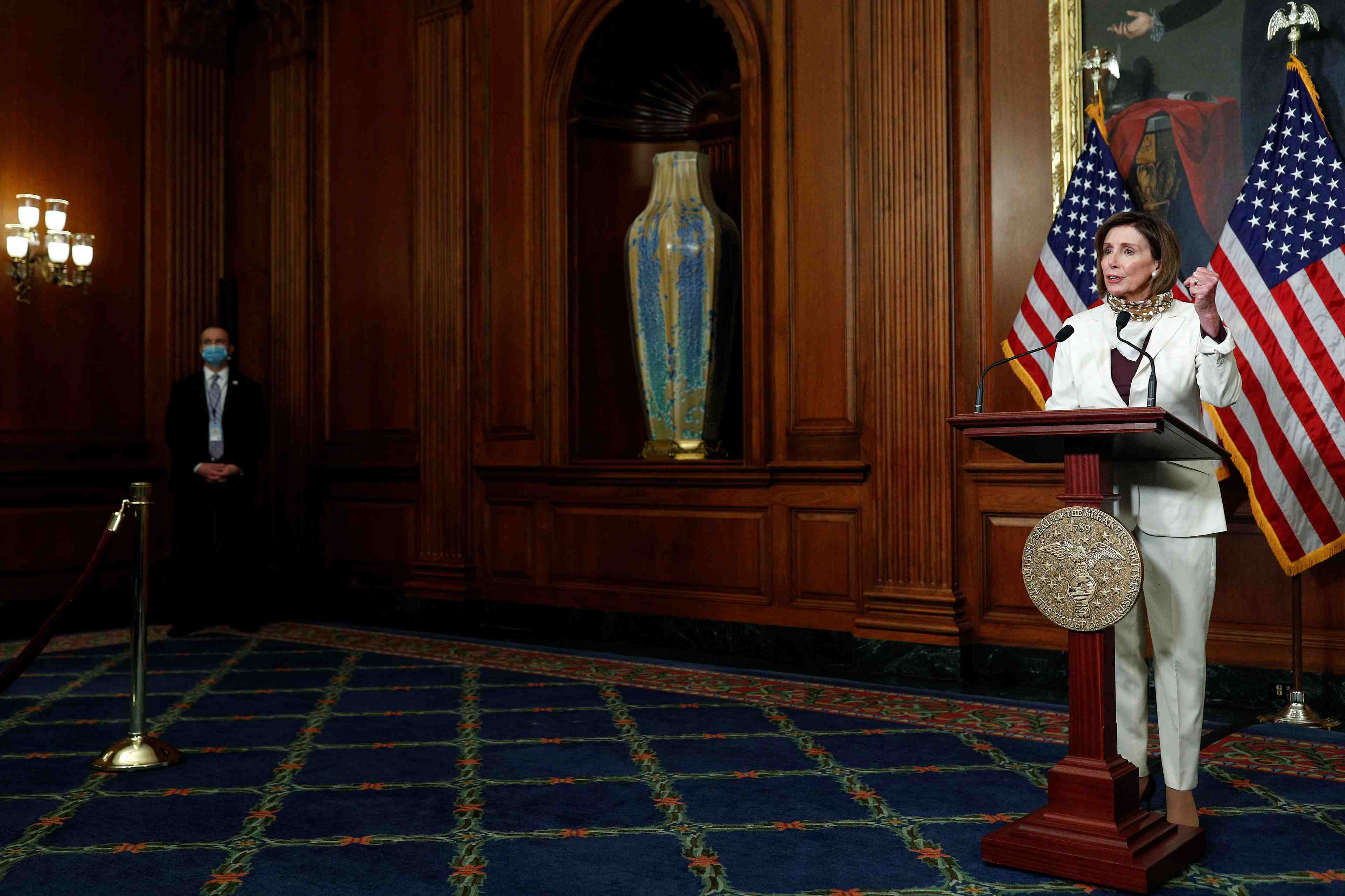 Coronavirus: nancy pelosi favorable a un revenu minimum garanti aux usa