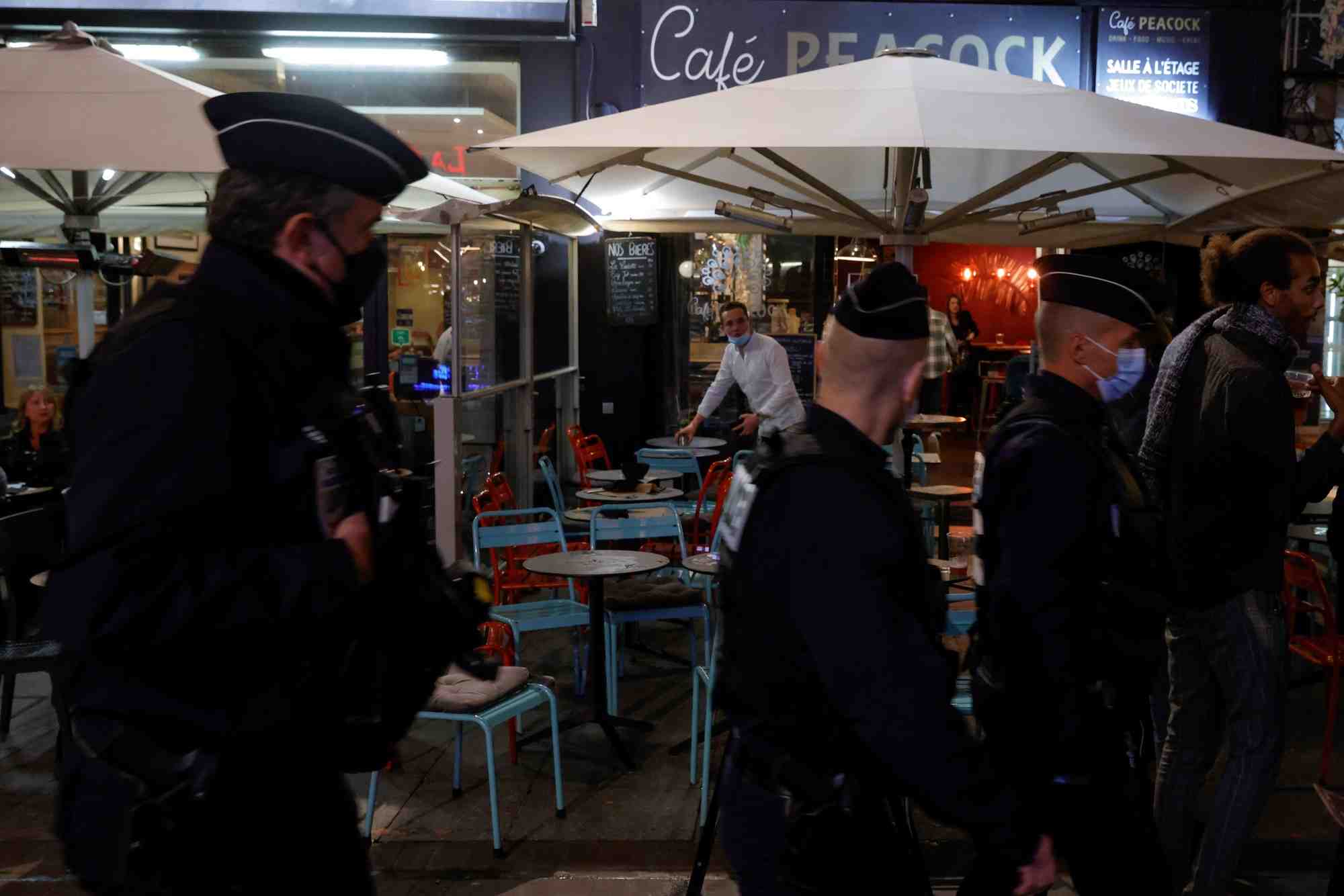 Lille, saint-etienne, lyon et grenoble passent en alerte maximale au coronavirus