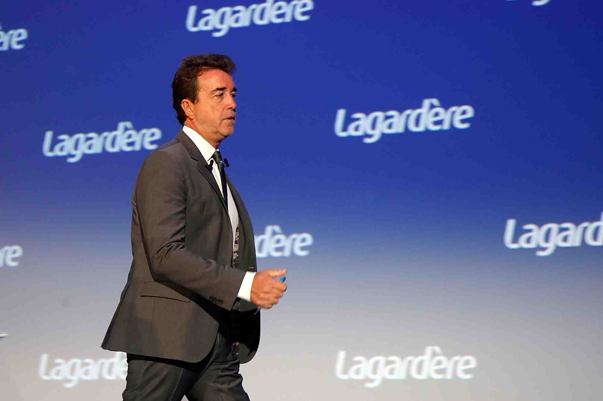 Arnaud lagardere pret a lacher la commandite du groupe, selon les echos