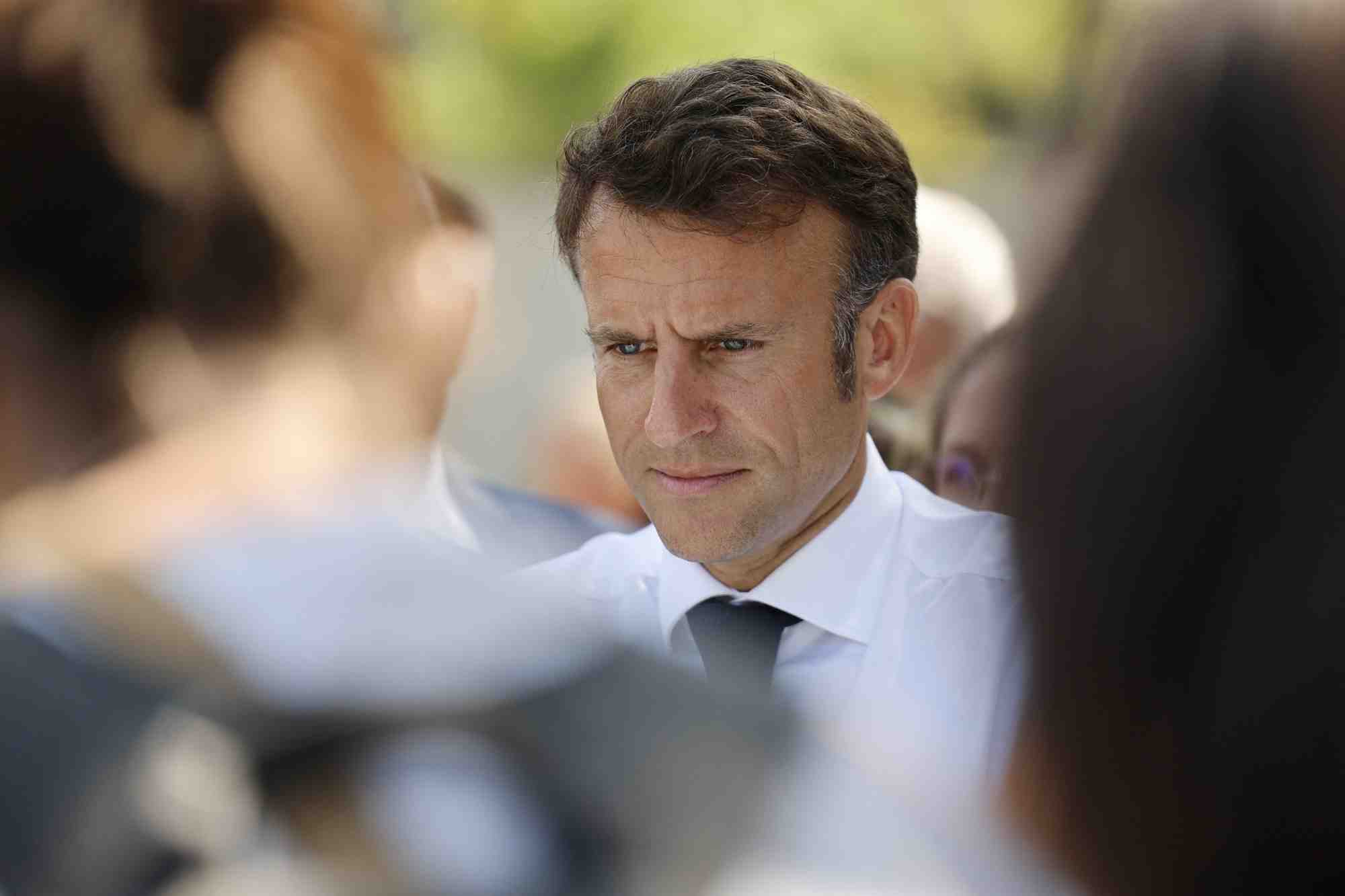 Emmanuel Macron préfère reporter sa communication autour du premier bilan des 100 jours.