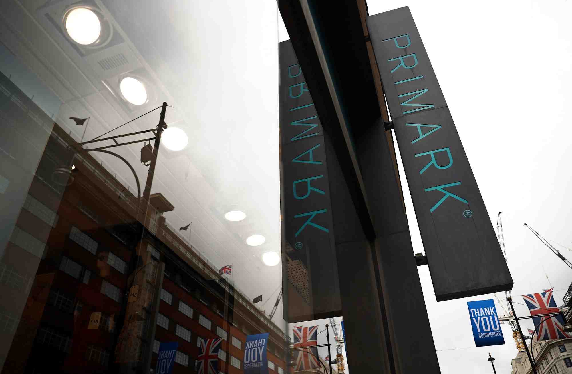 Une enseigne de primark sur oxford street a londres