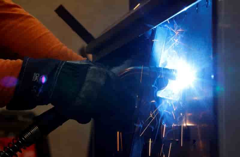 La production industrielle en hausse de 1,1% en fevrier dans la zone euro