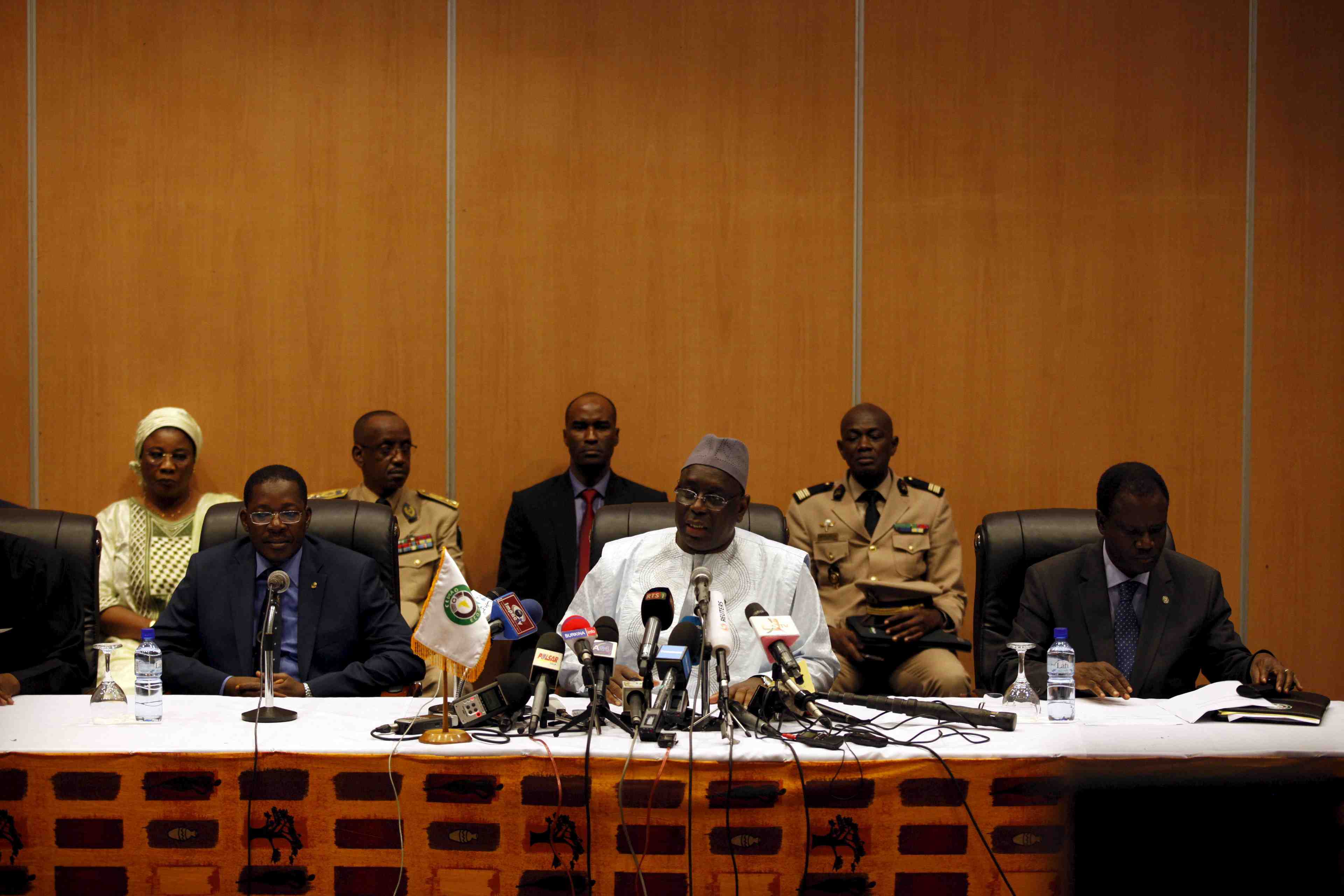 Les mediateurs annoncent avoir negociv un projet d'accord au burkina