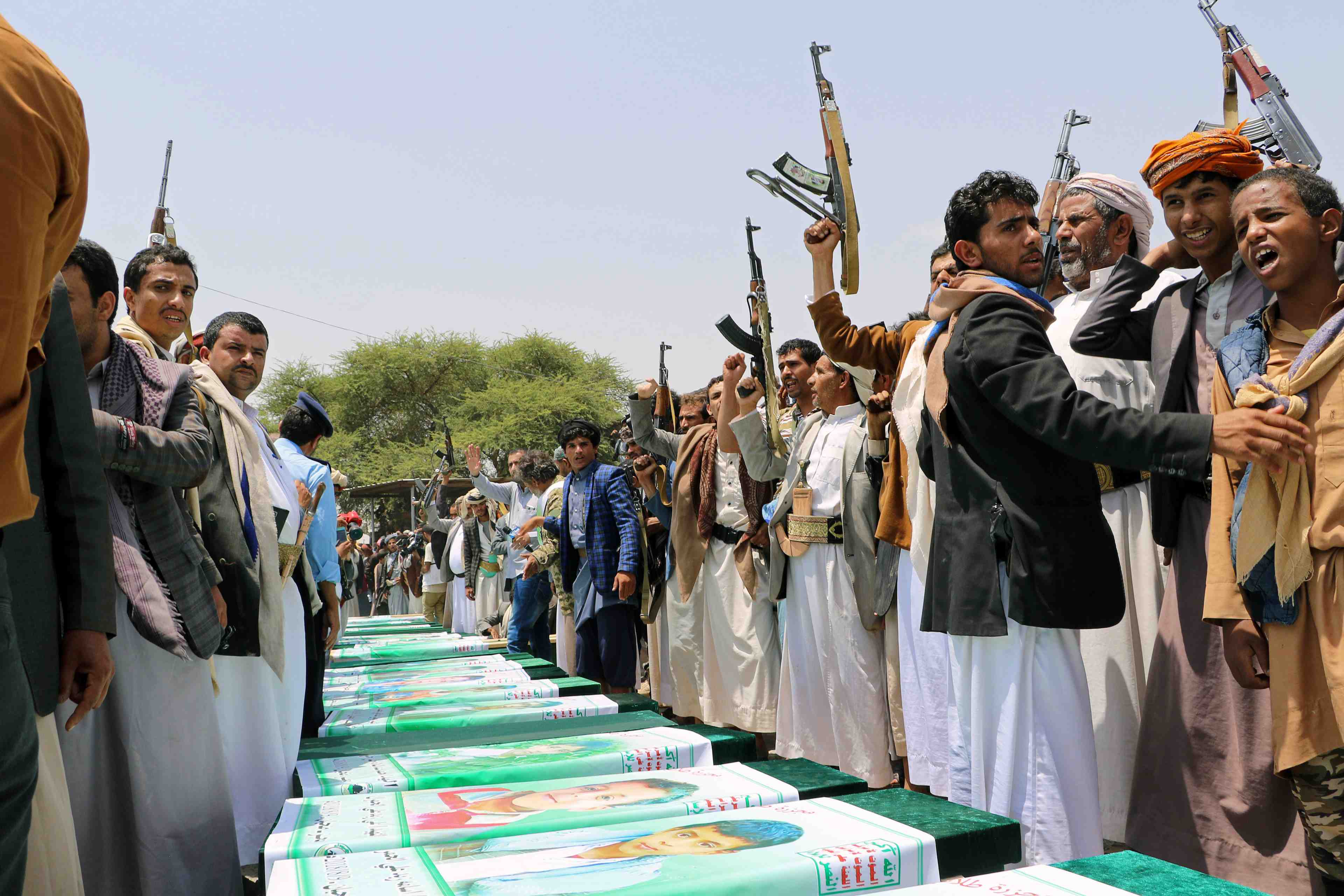 Le yemen enterre ses enfants, ryad parle d'un raid "legitime"