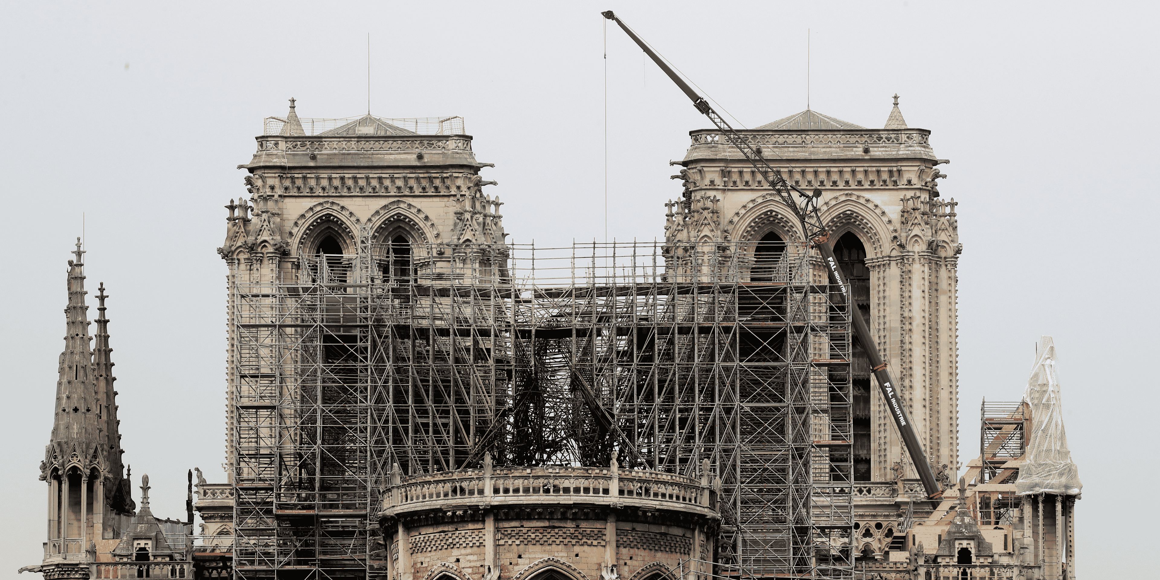 Notre-dame: europe echafaudage exclut les hypotheses du megot et des ascenseurs