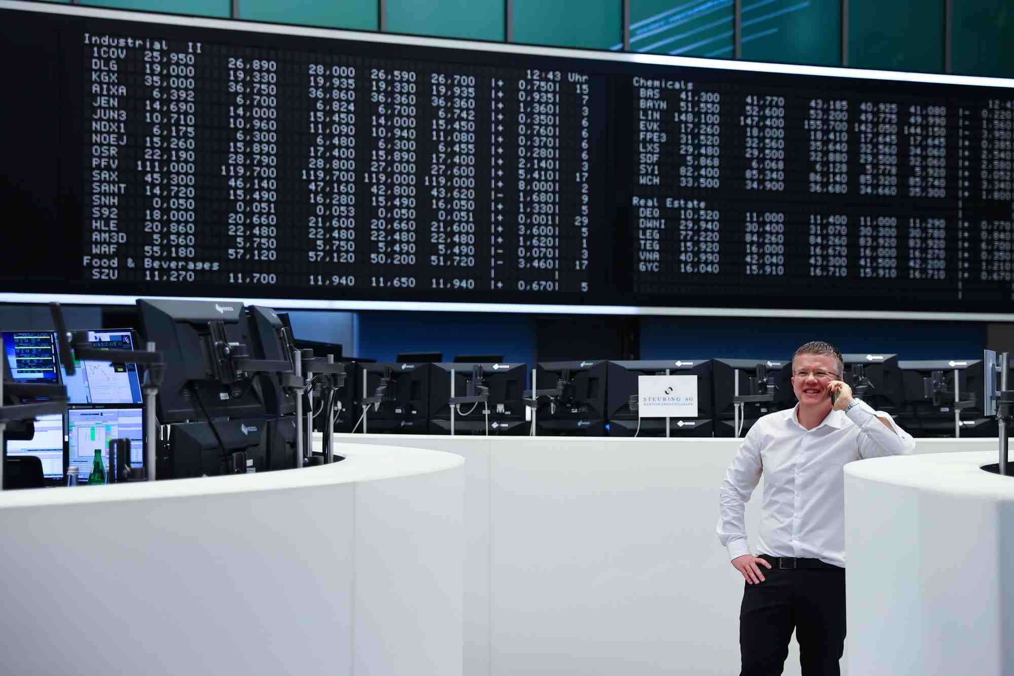 Photo d'archives d'un trader a la bourse de francfort