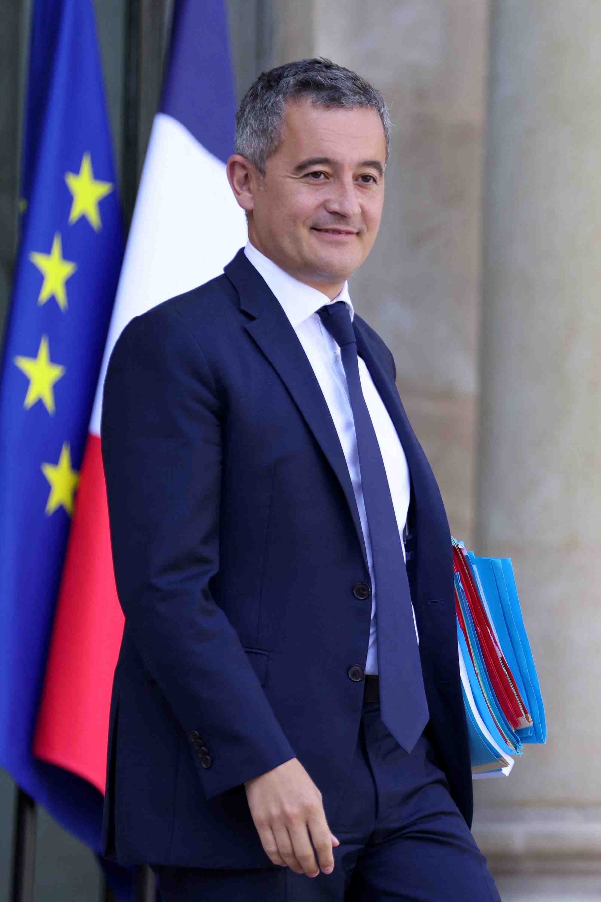 Gerald darmanin devant l'elysee