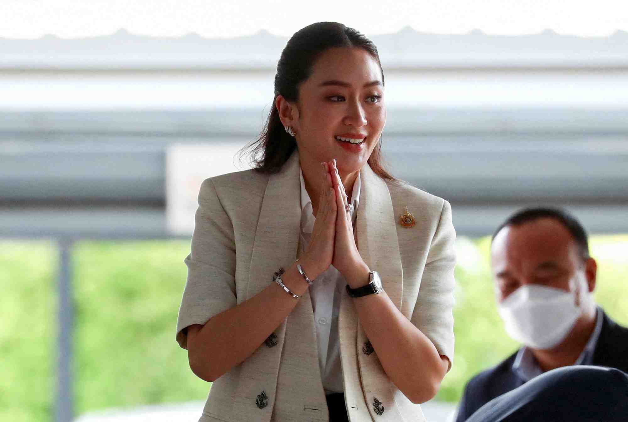 Paetongtarn shinawatra lors du jour d'un vote parlementaire crucial sur la nomination d'un nouveau premier ministre