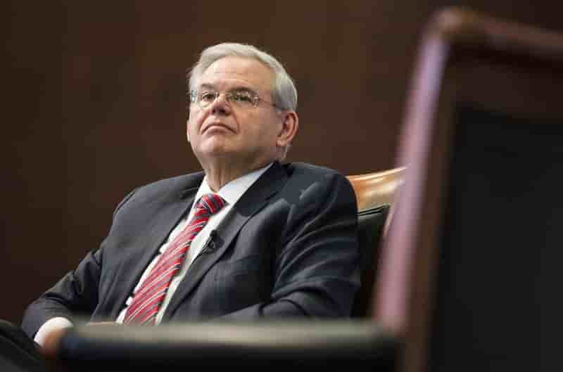 Le senateur democrate du new jersey inculpe pour corruption presumee