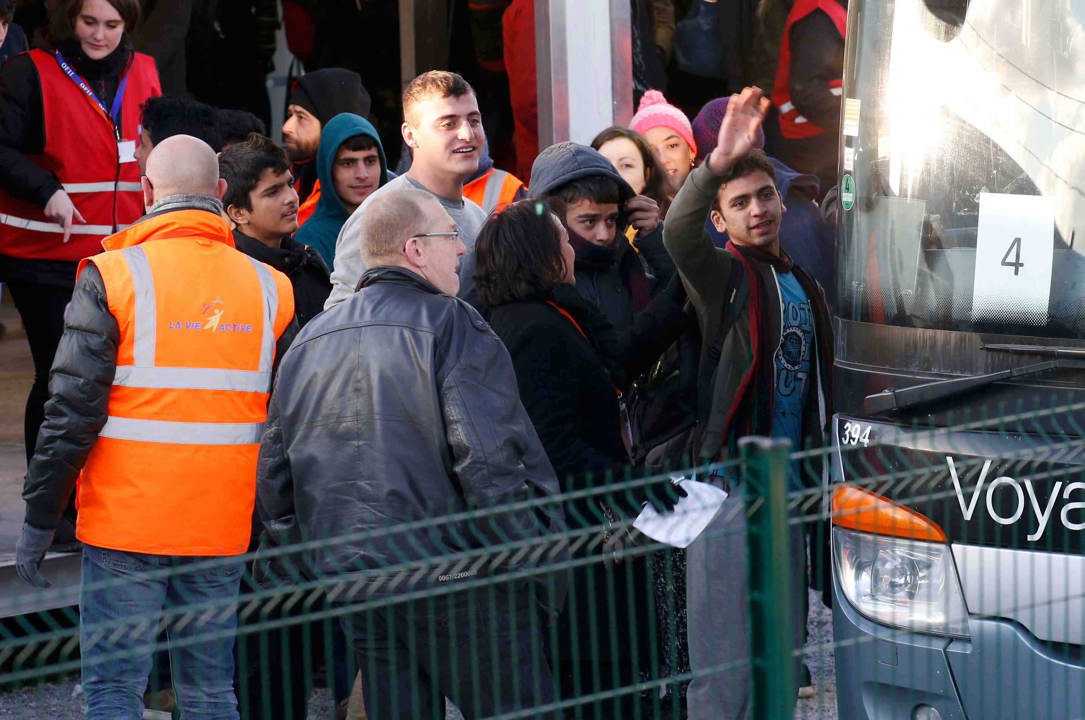 L'evacuation des mineurs commence a calais