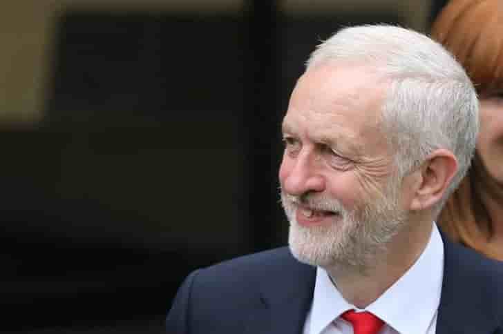 Grande bretagne: trois deputes travaillistes limoges pour avoir defie corbyn