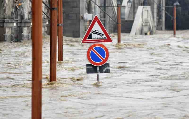 Des inondations font au moins six morts a livourne, en toscane