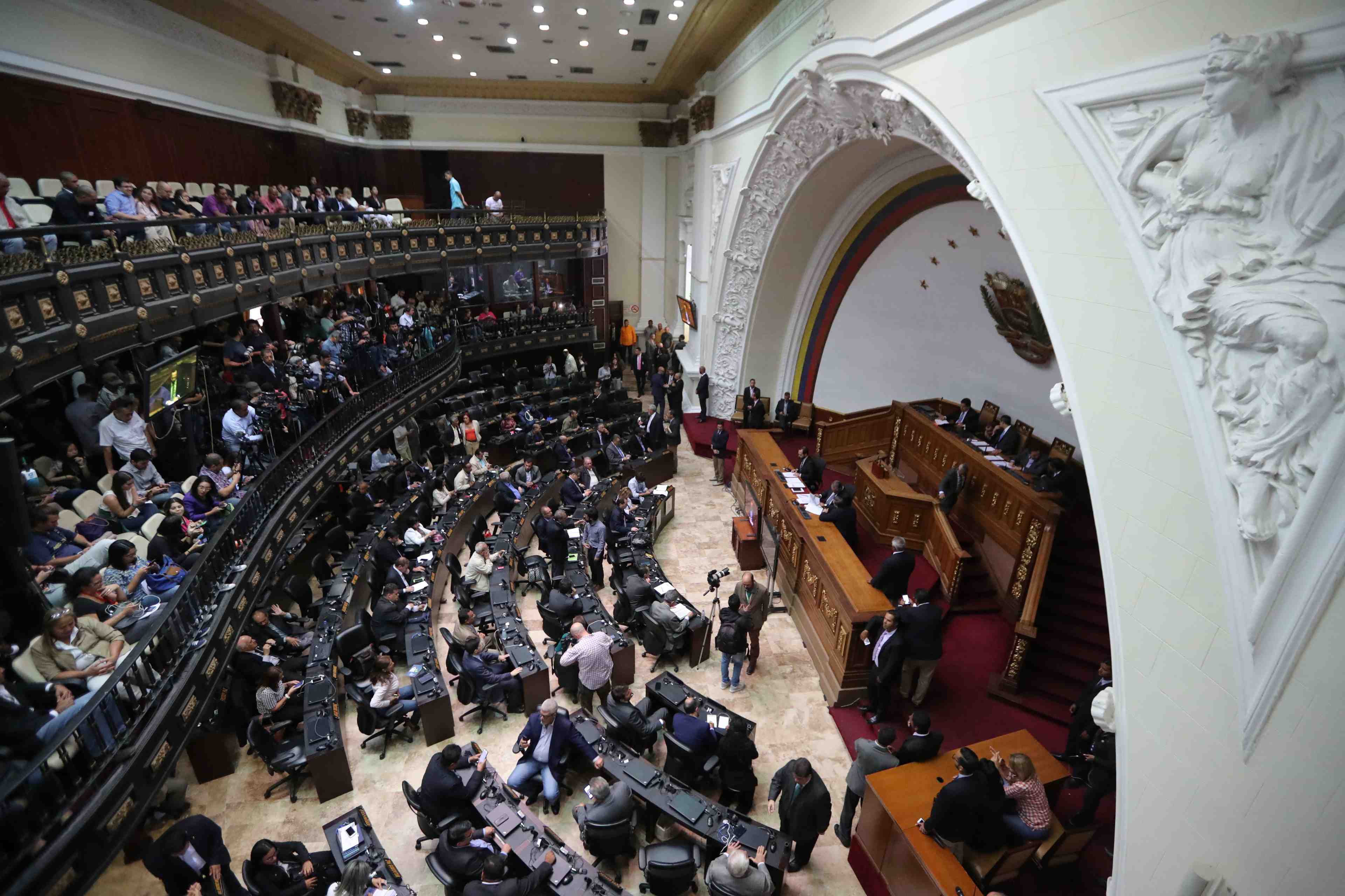 Venezuela: le parlement declare l'etat d'urgence apres la panne electrique