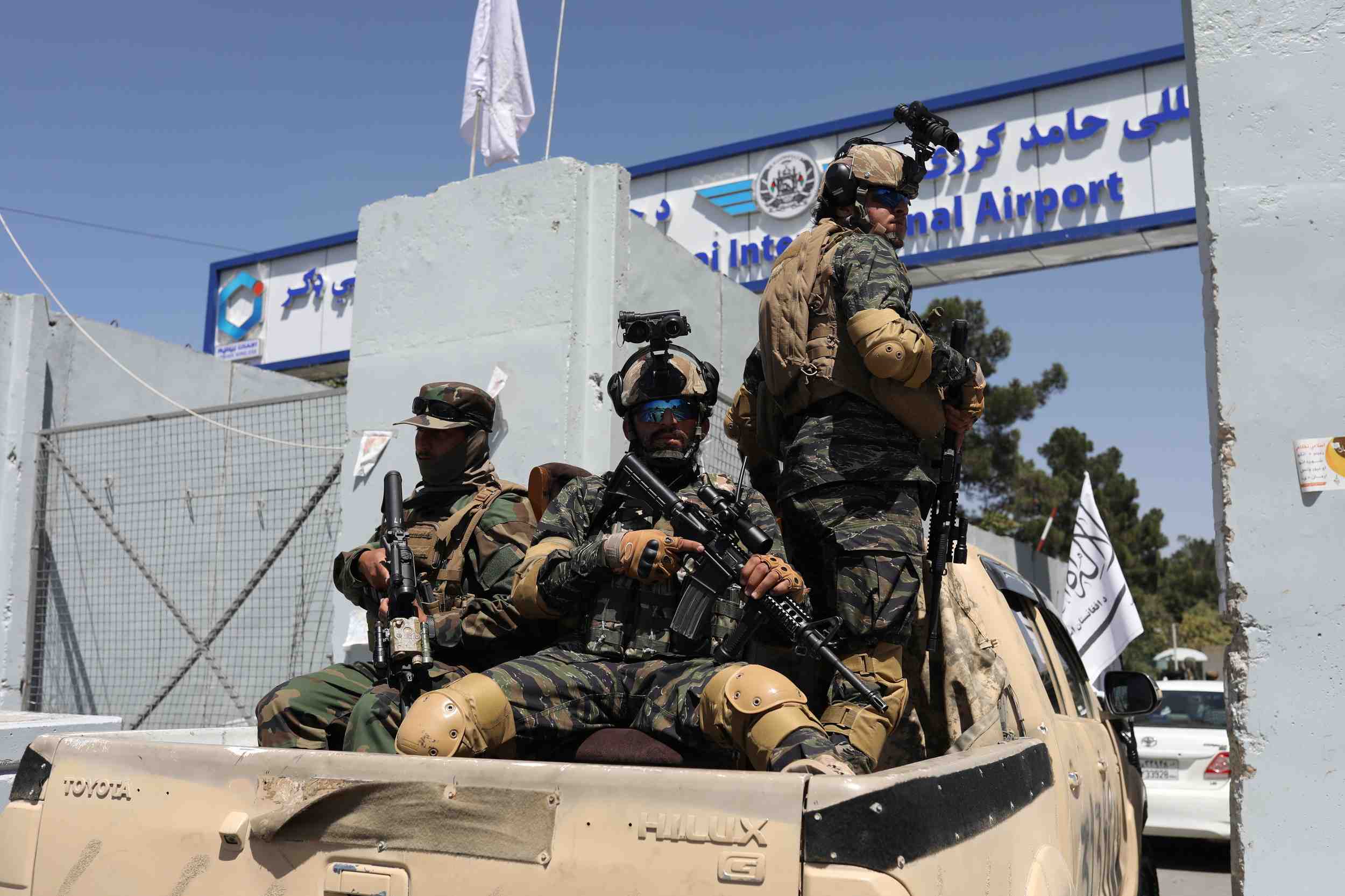 Afghanistan: les taliban autorisent des evacuations d'etrangers