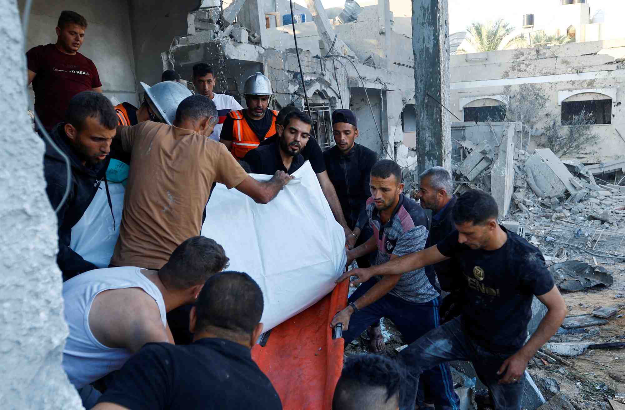 Khan younis, dans le sud de la bande de gaza, apres une frappe israelienne