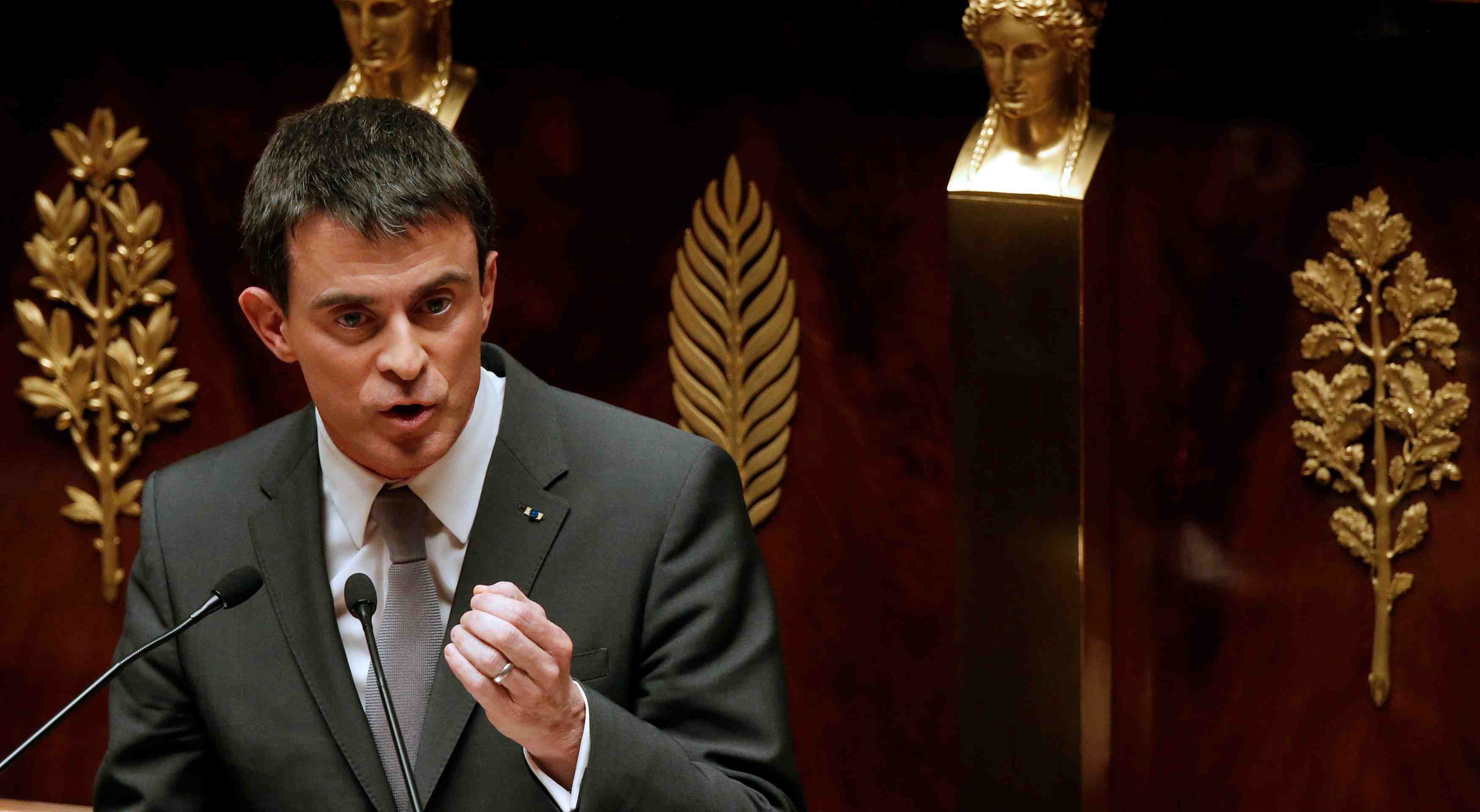 Manuel valls veut "dechirer le voile" sur le fn