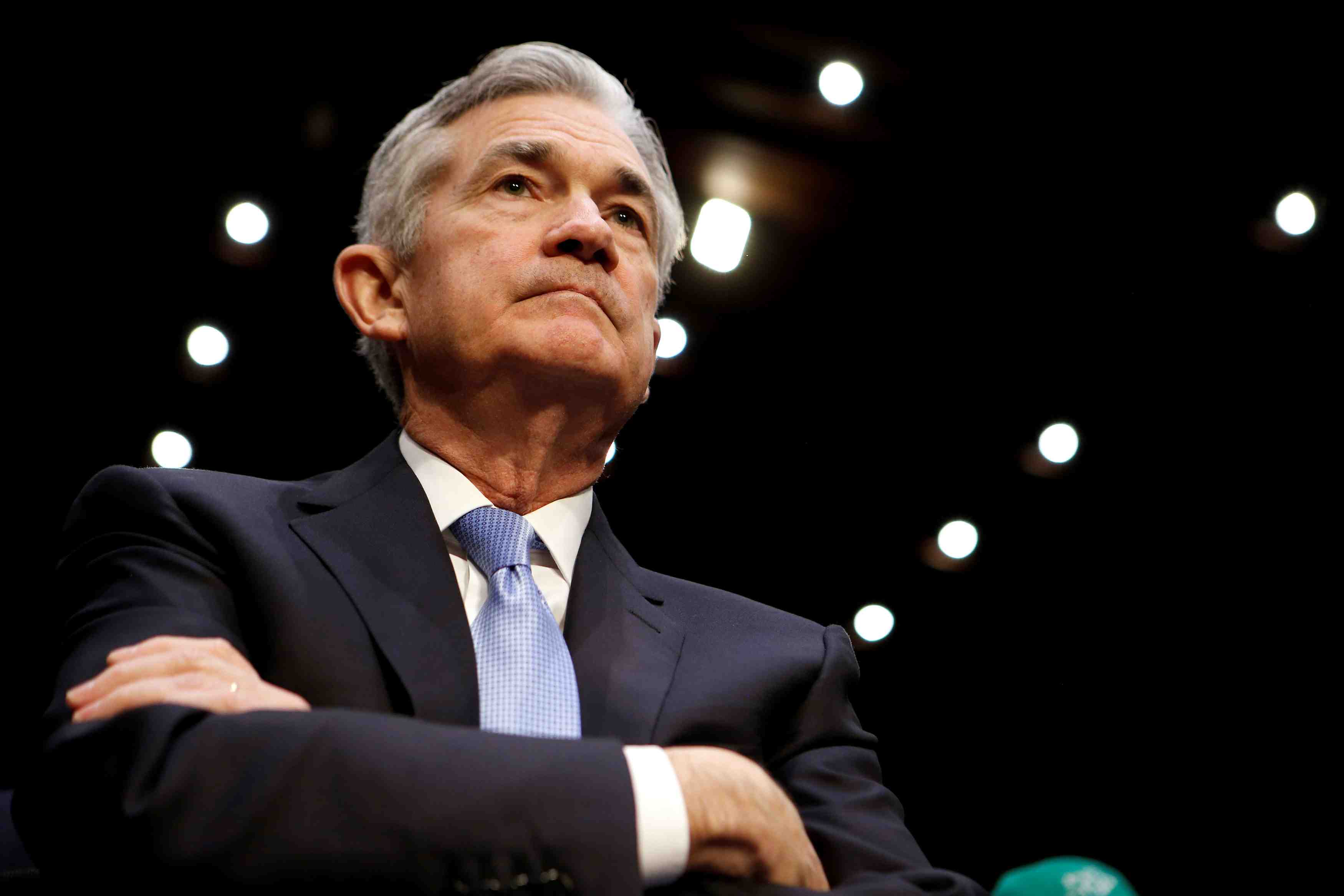 Le senat confirme la nomination de powell a la tete de la fed
