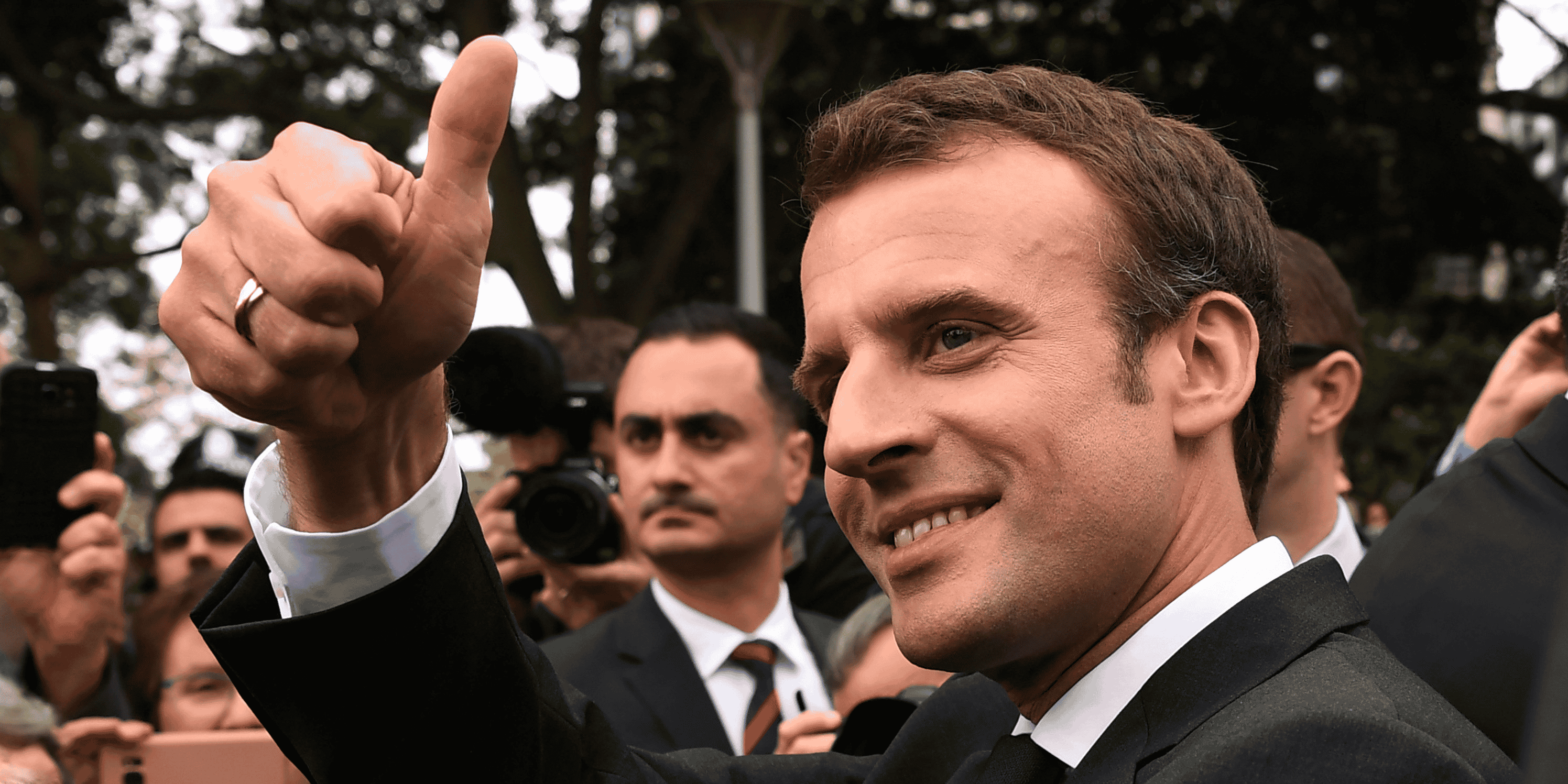 Macron fustige les "elus" au "discours d'agitation"