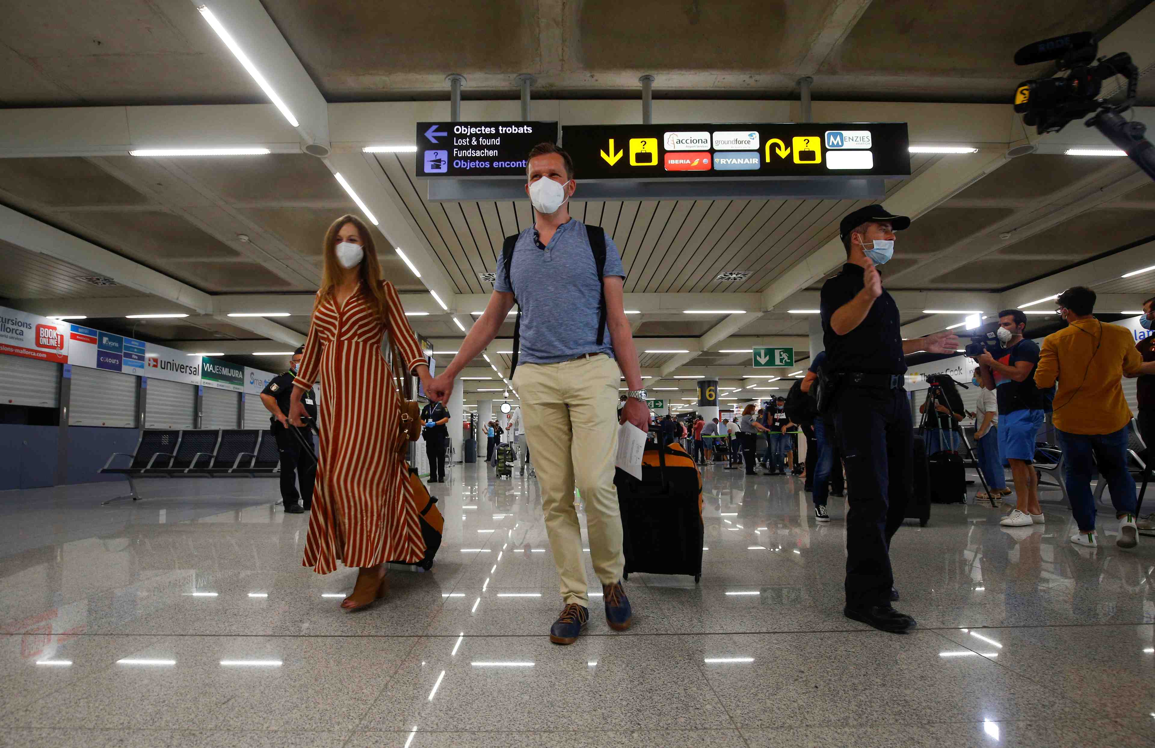 Coronavirus: des touristes allemands debarquent a majorque pour un projet pilote