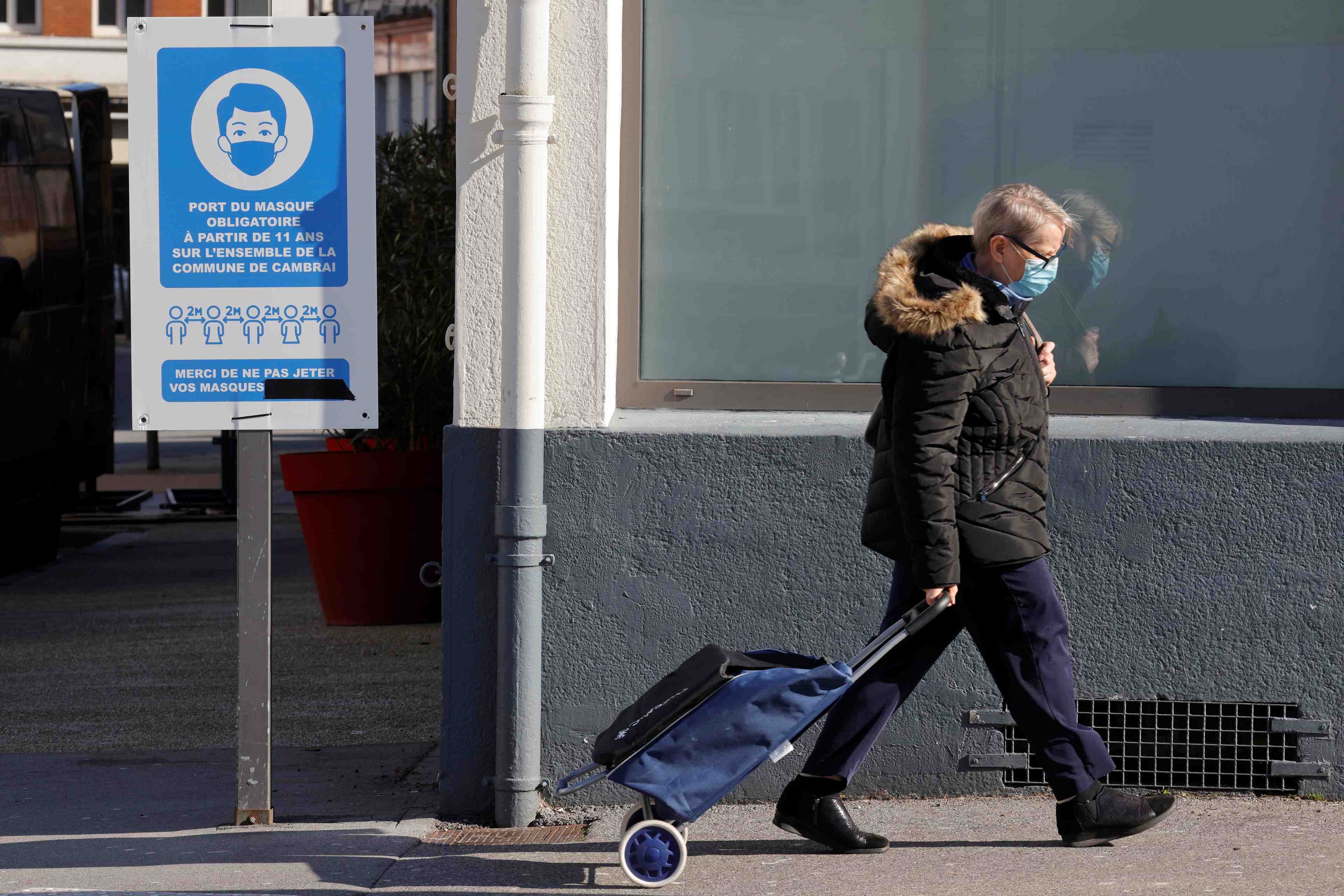 France: redressement inattendu du moral des menages en mars, rapporte l'insee